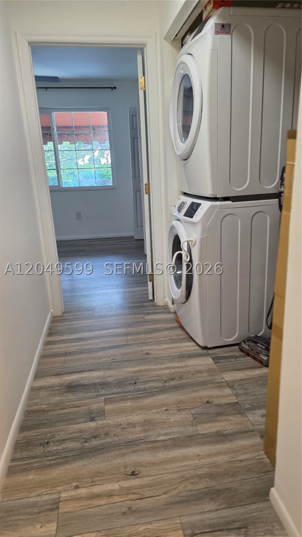 THE OAKS CONDO - Residential Lease