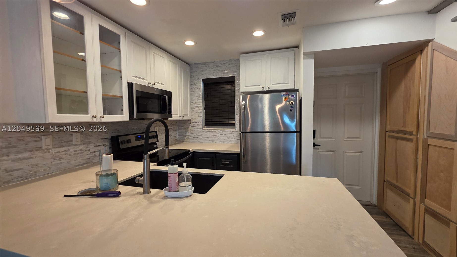 THE OAKS CONDO - Residential Lease