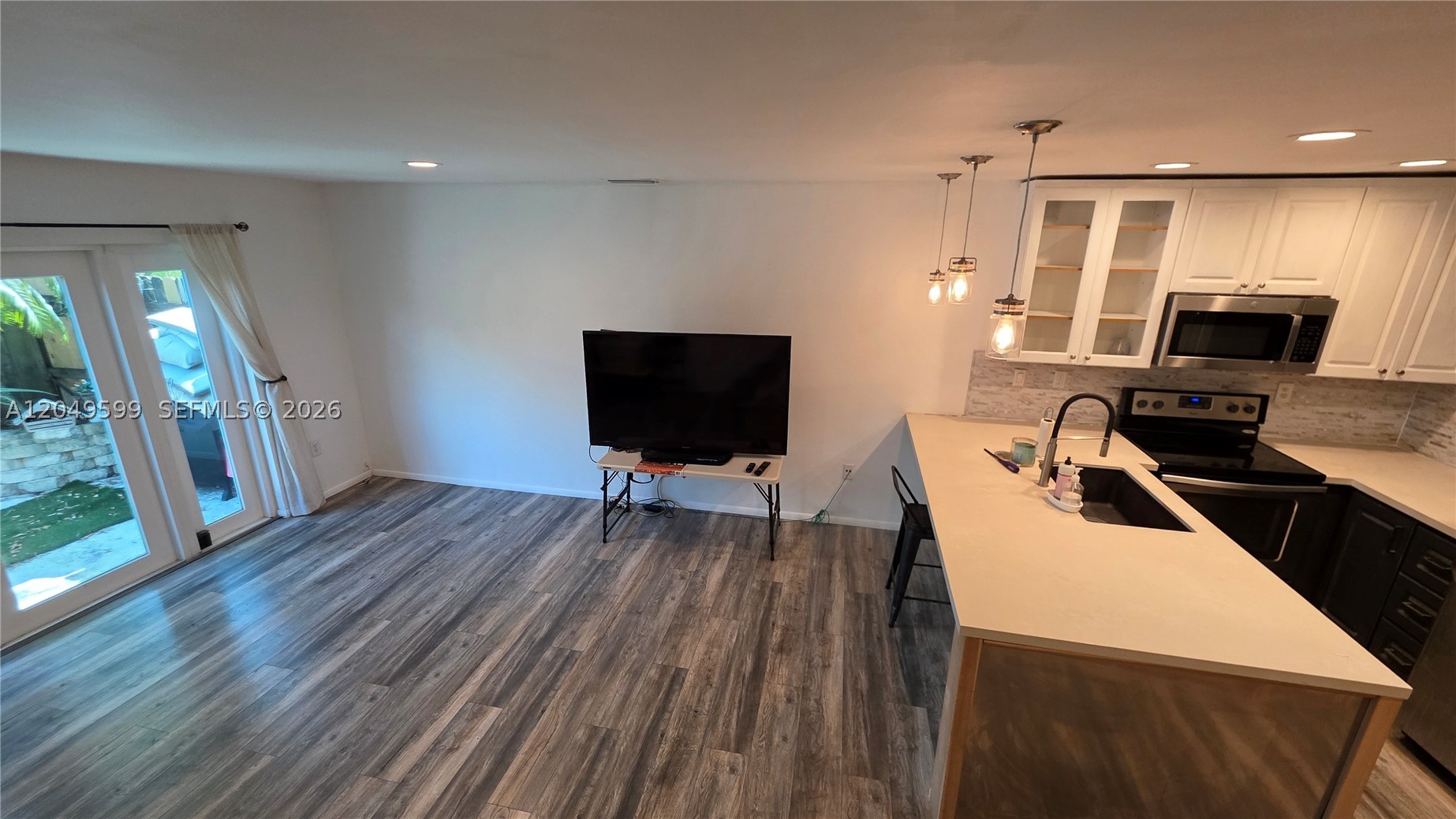THE OAKS CONDO - Residential Lease