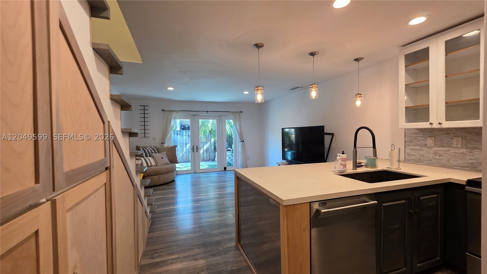 THE OAKS CONDO - Residential Lease