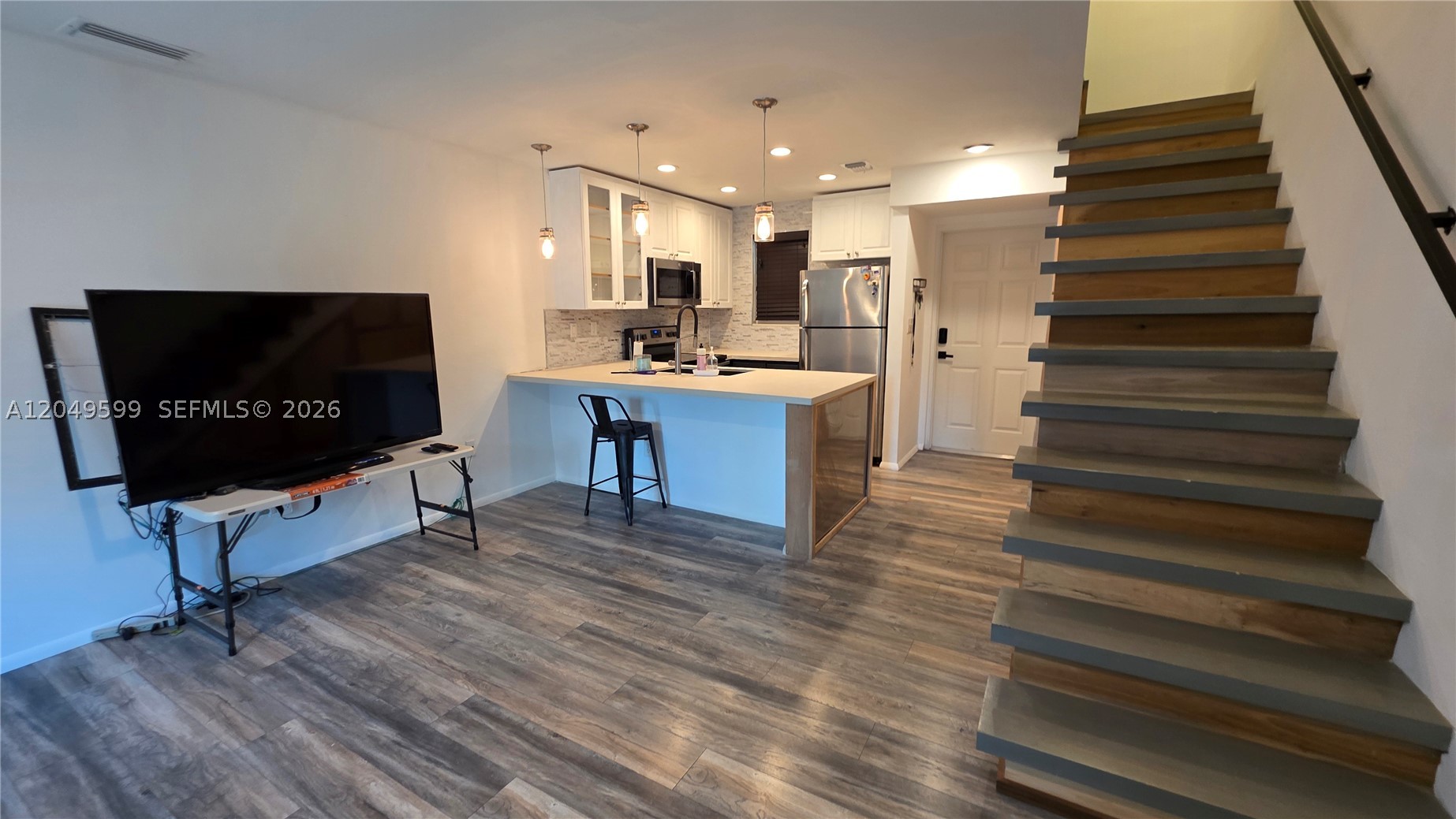 THE OAKS CONDO - Residential Lease