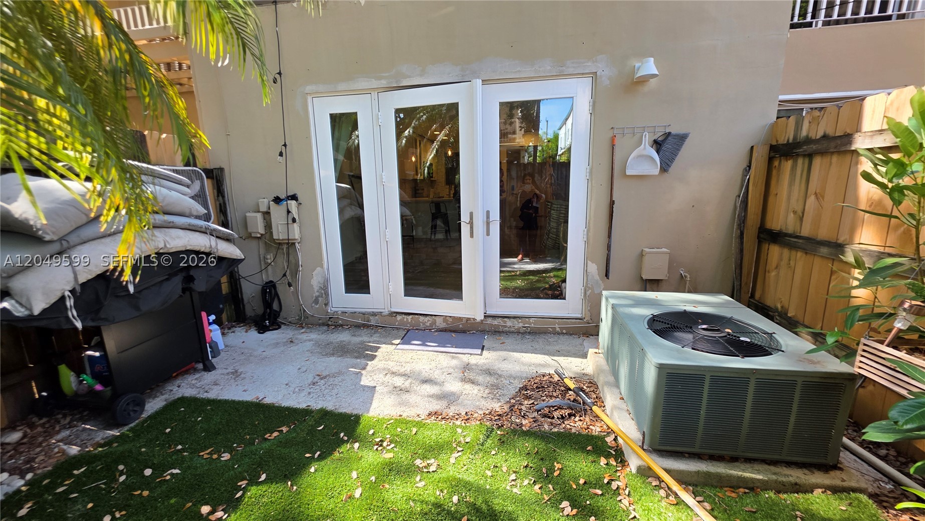 THE OAKS CONDO - Residential Lease