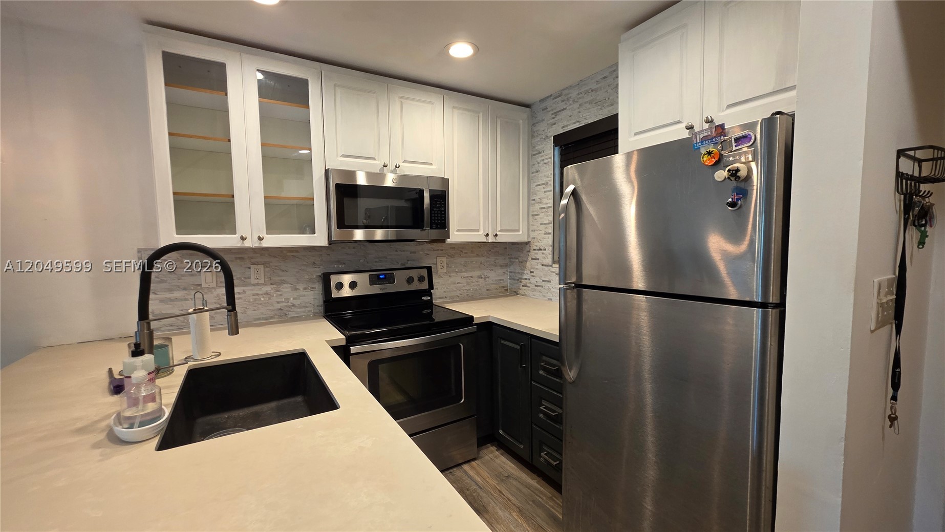 THE OAKS CONDO - Residential Lease