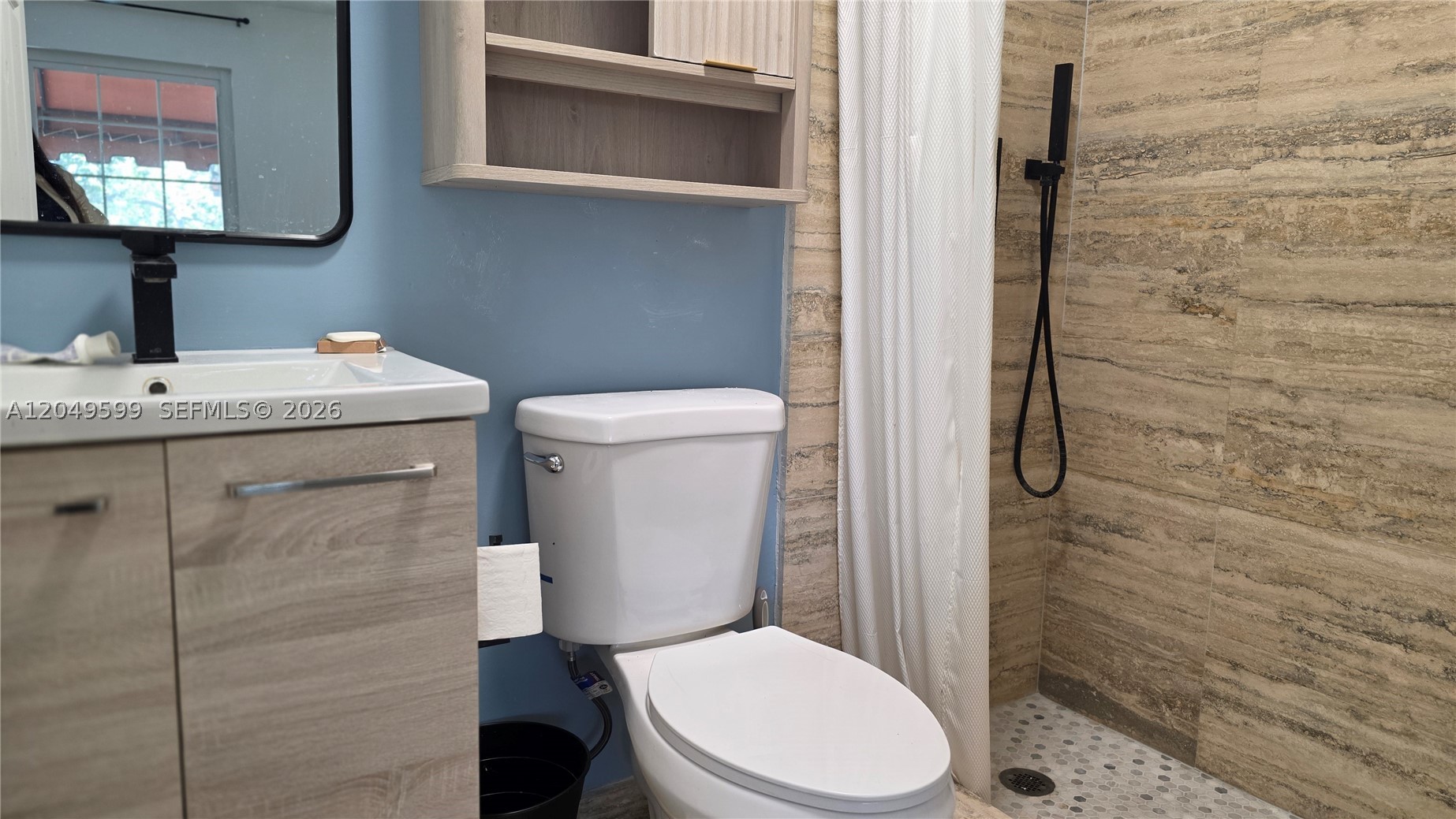 THE OAKS CONDO - Residential Lease