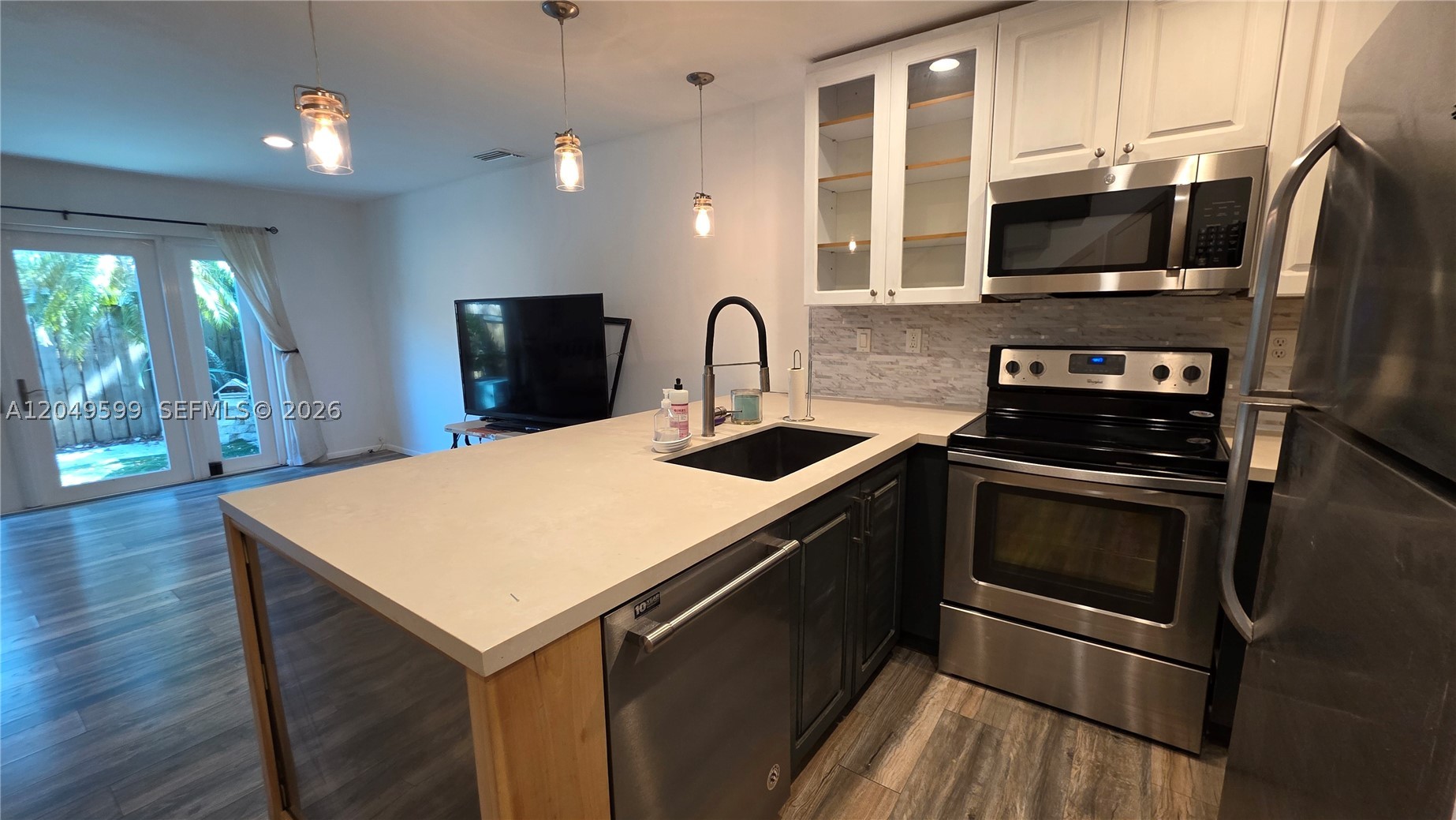 THE OAKS CONDO - Residential Lease