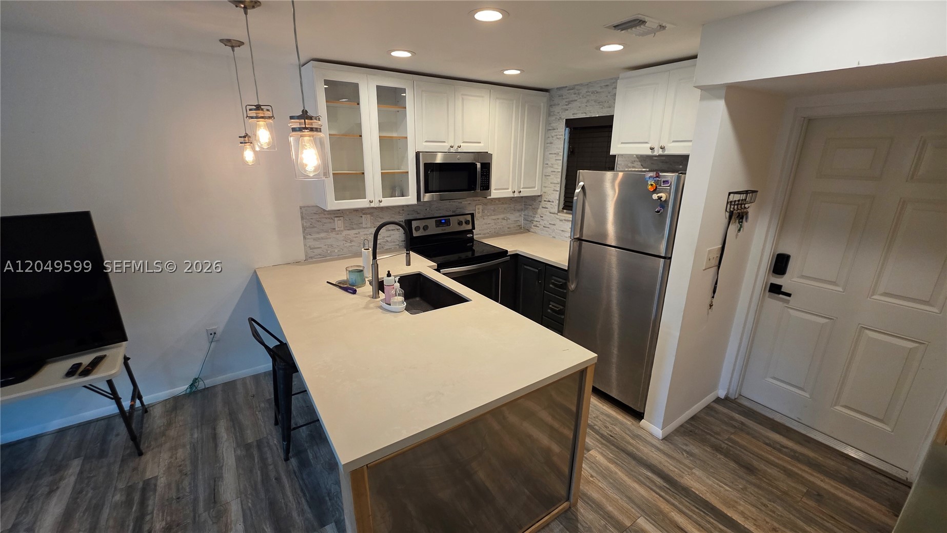 THE OAKS CONDO - Residential Lease