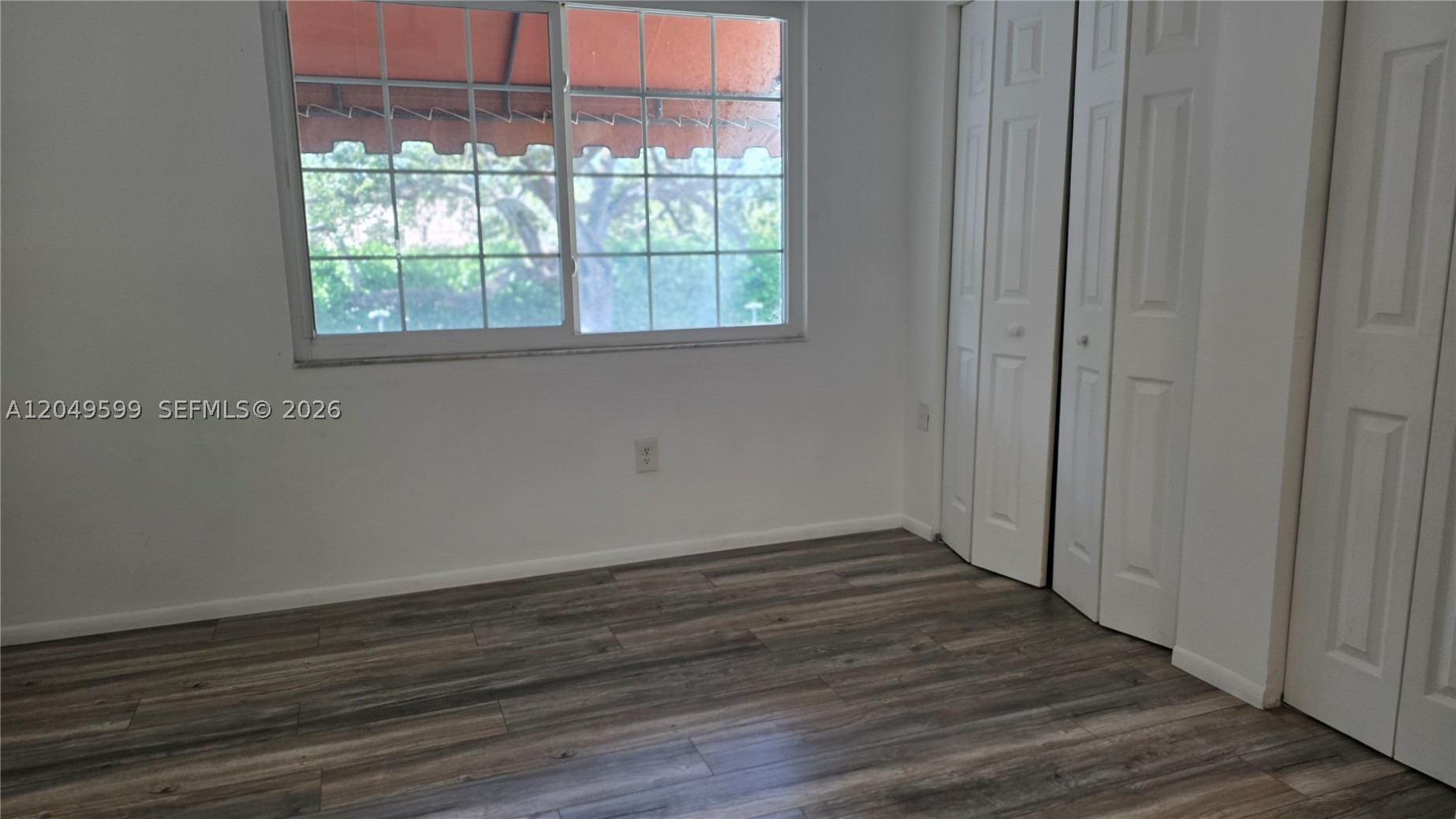 THE OAKS CONDO - Residential Lease