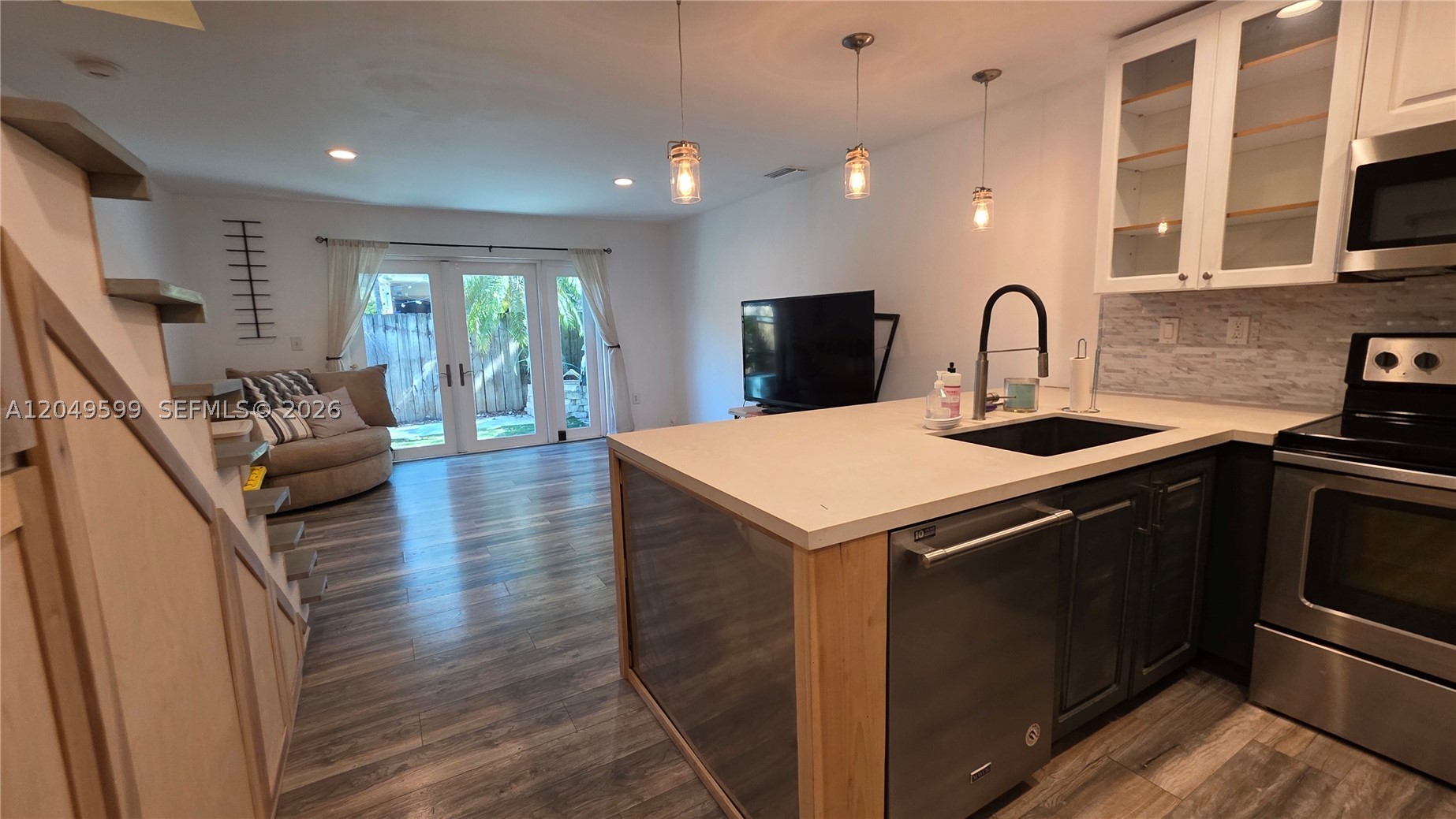 THE OAKS CONDO - Residential Lease