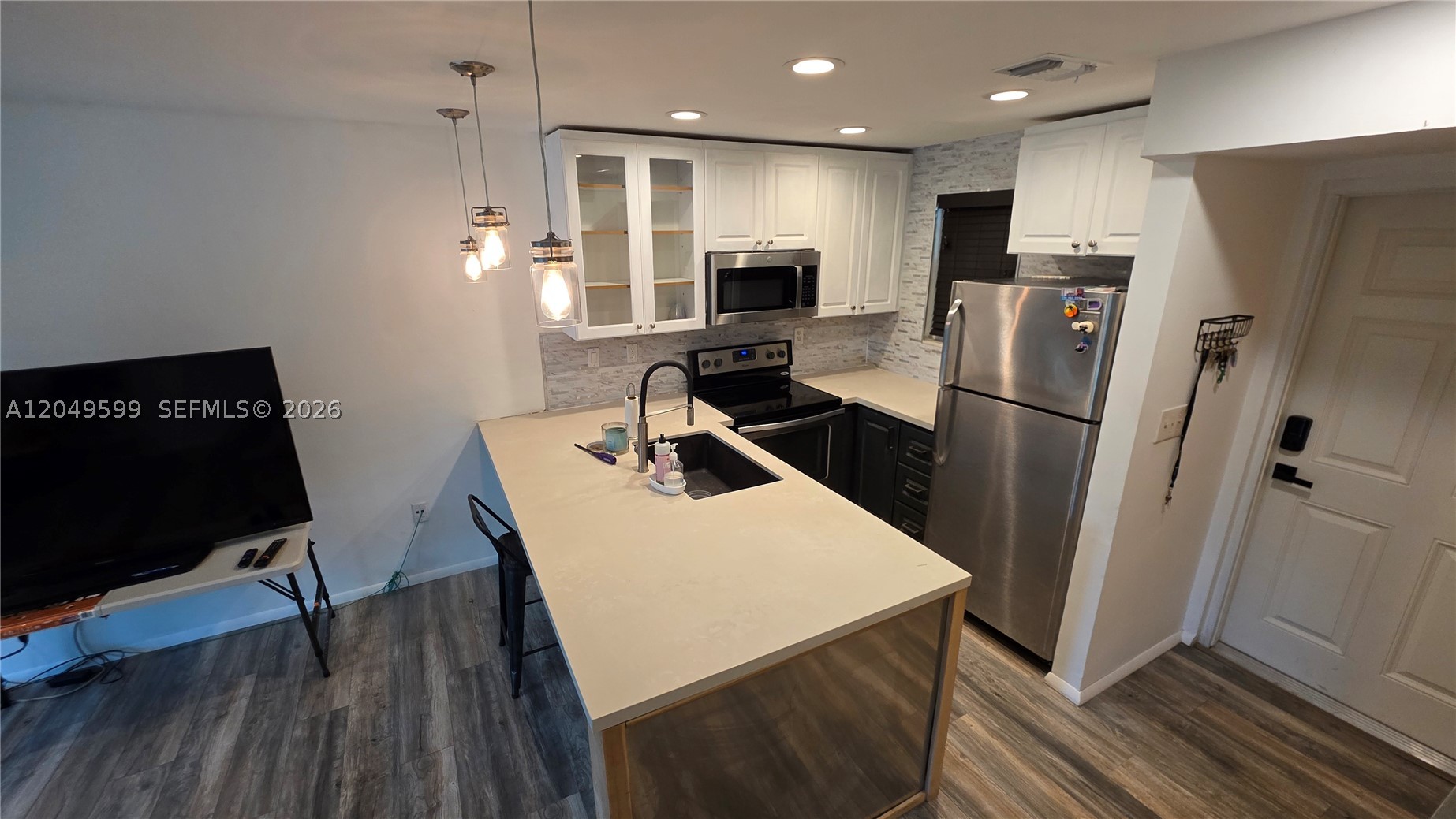 THE OAKS CONDO - Residential Lease