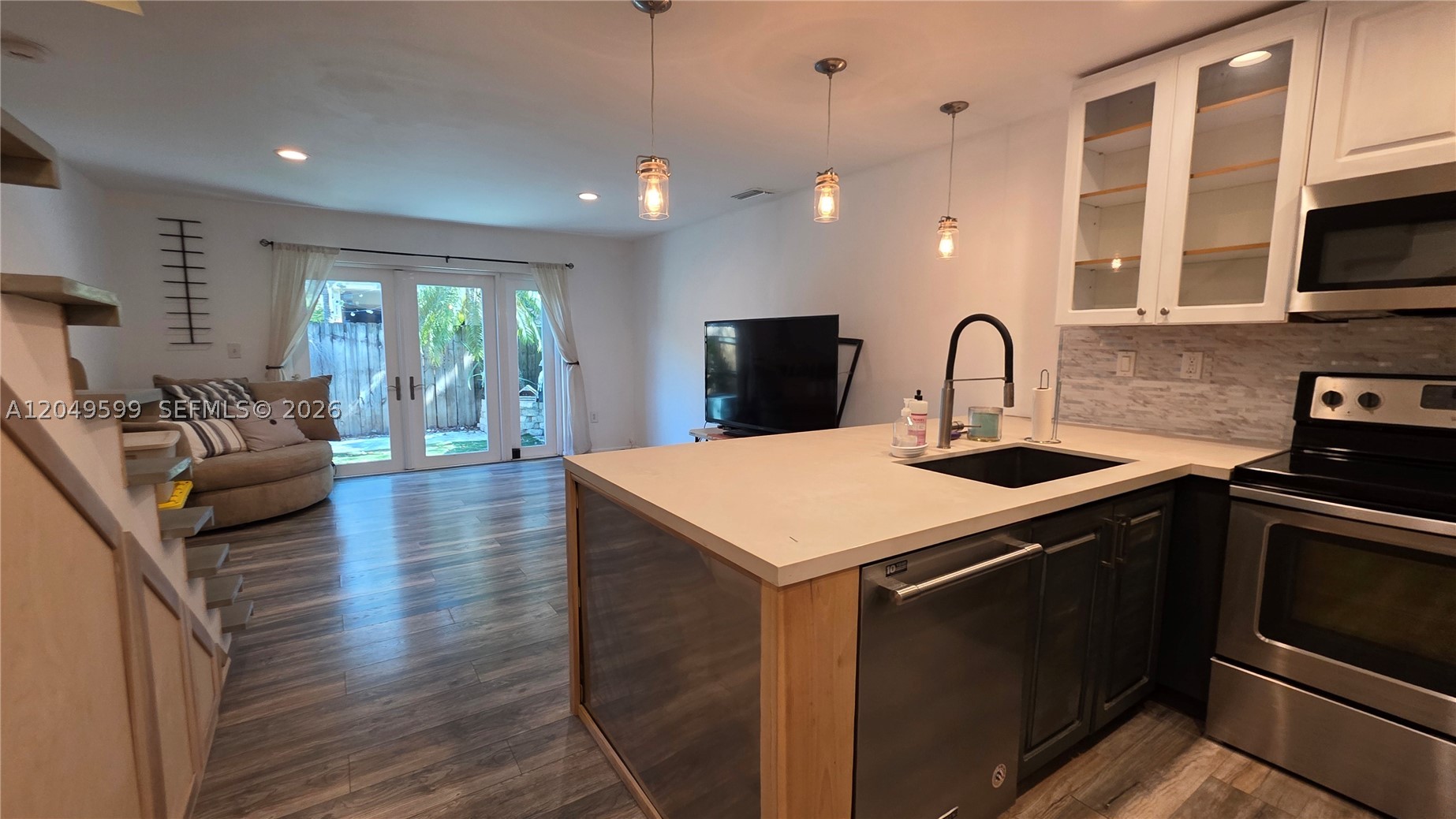 THE OAKS CONDO - Residential Lease