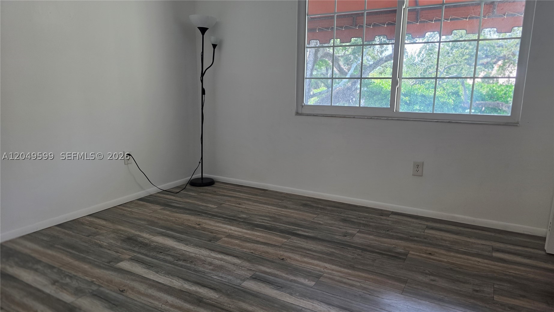 THE OAKS CONDO - Residential Lease