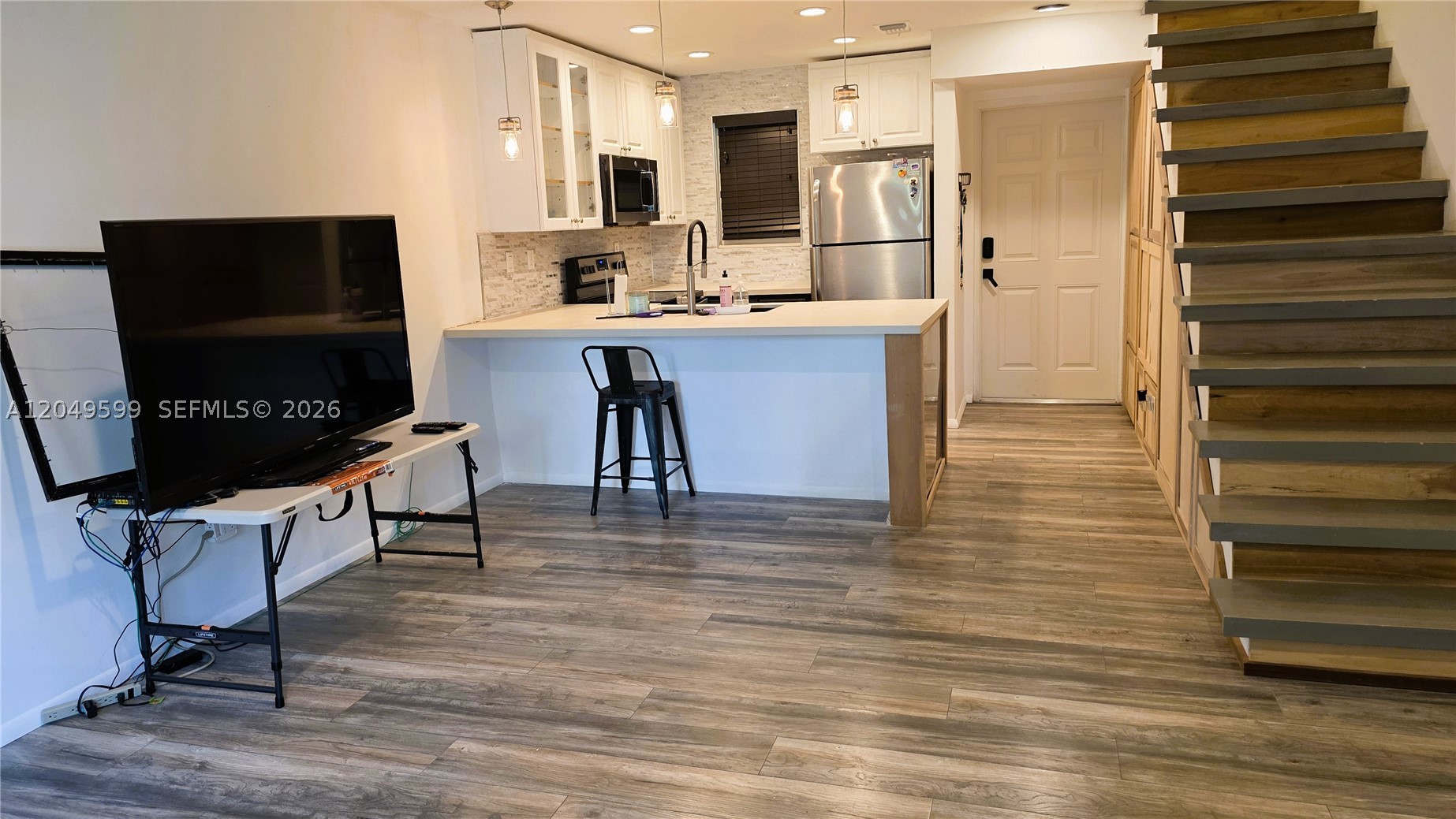 THE OAKS CONDO - Residential Lease
