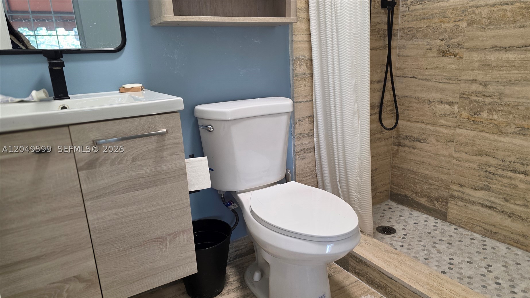 THE OAKS CONDO - Residential Lease