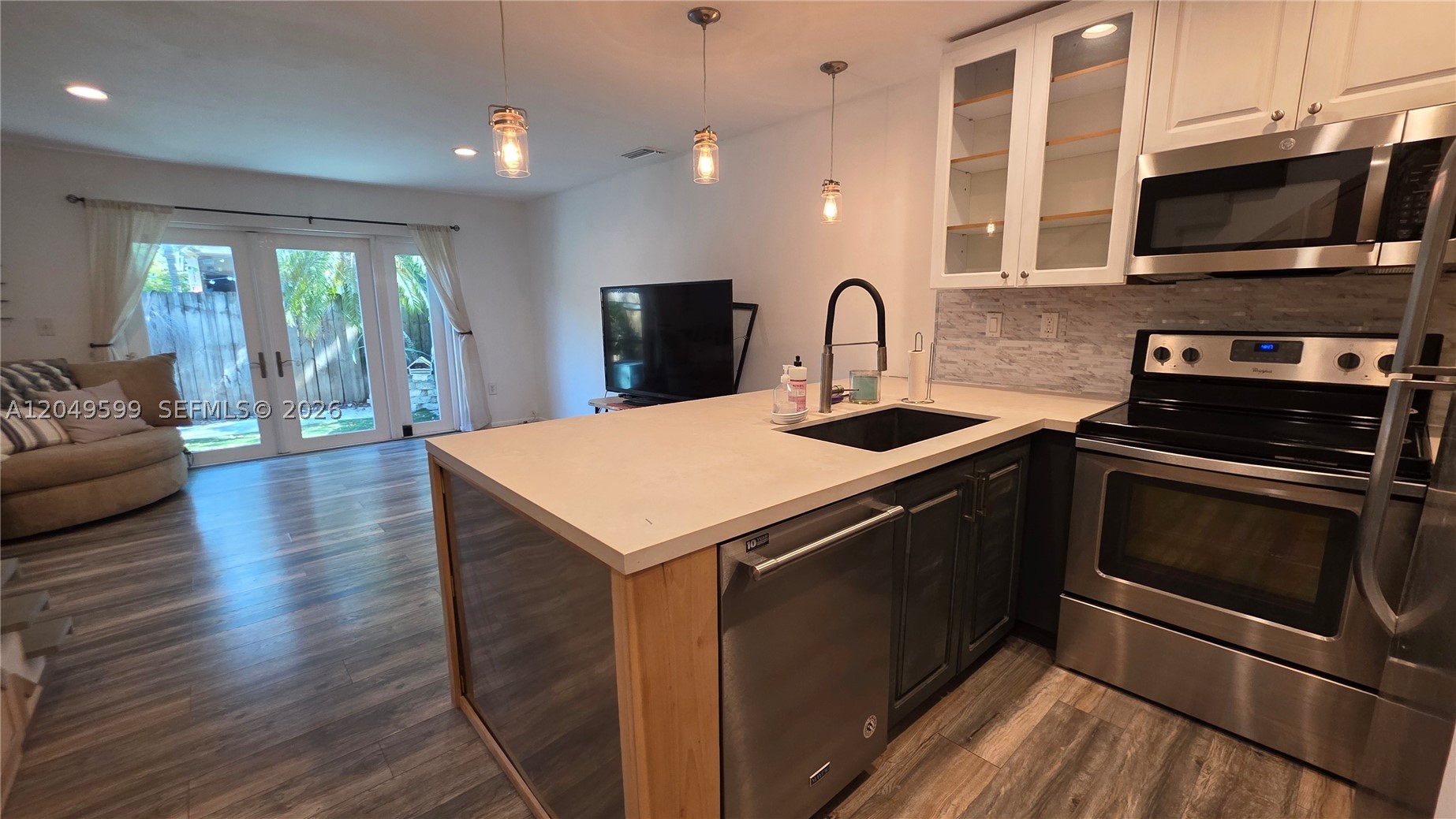 THE OAKS CONDO - Residential Lease