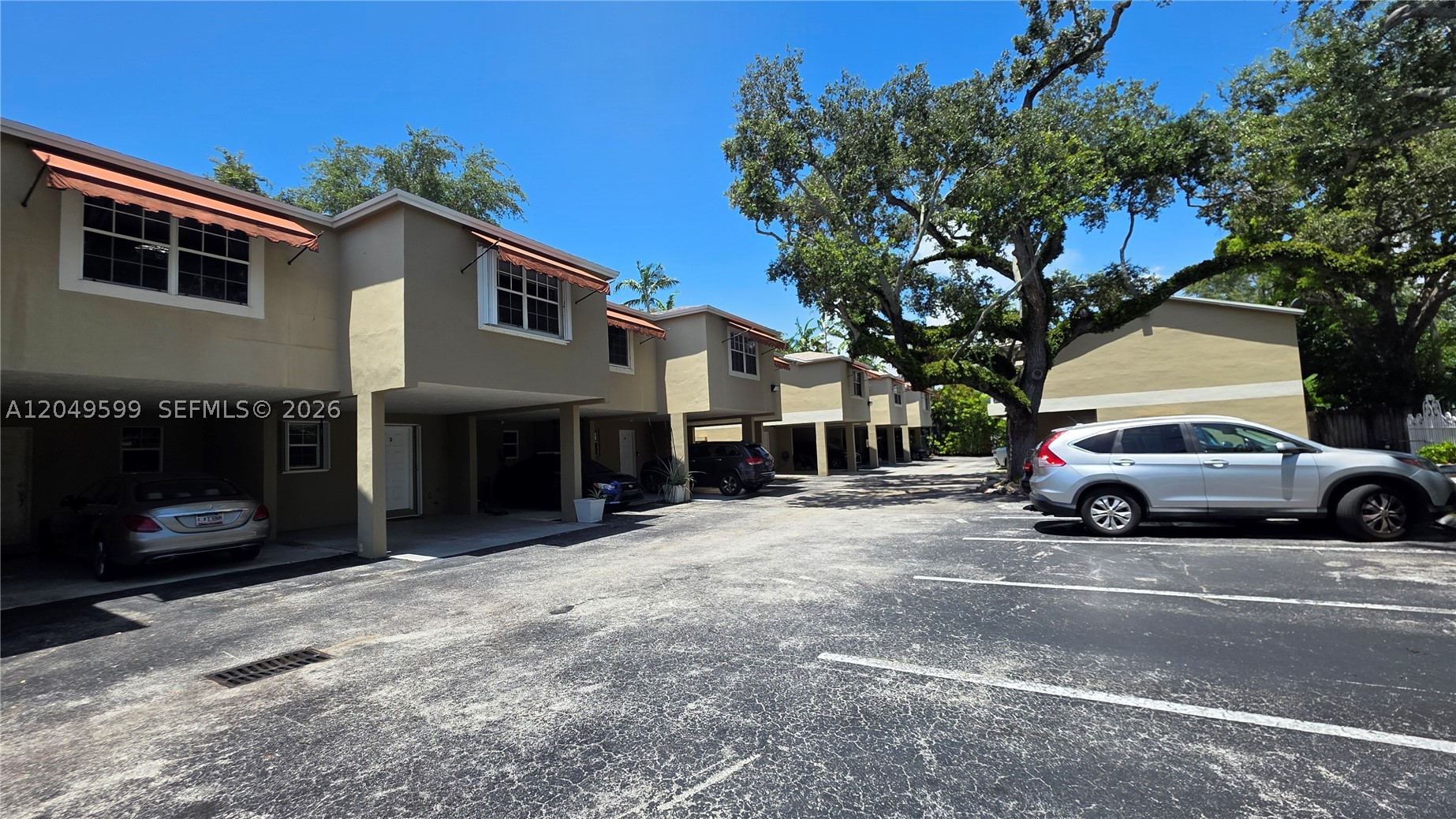 THE OAKS CONDO - Residential Lease