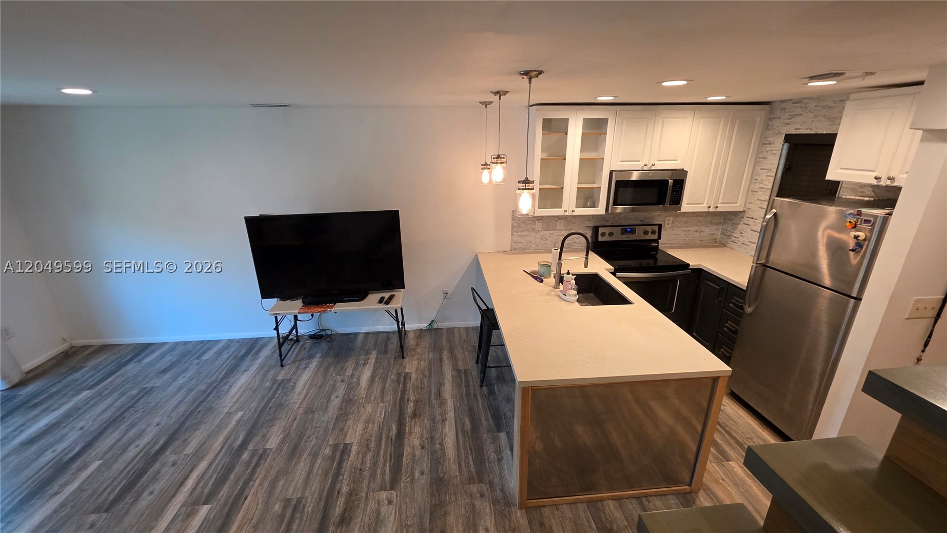 THE OAKS CONDO - Residential Lease