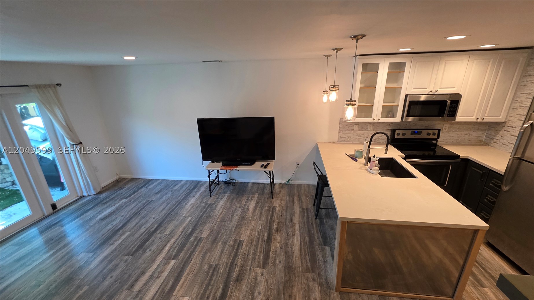 THE OAKS CONDO - Residential Lease