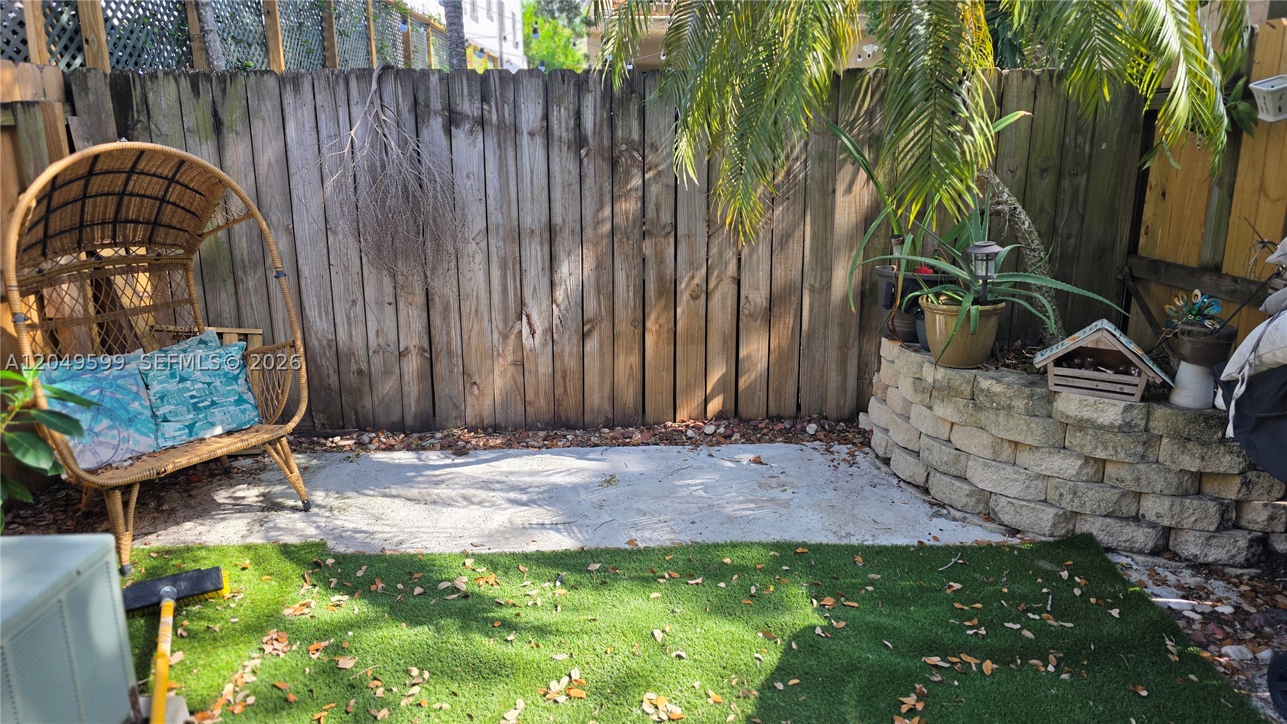 THE OAKS CONDO - Residential Lease