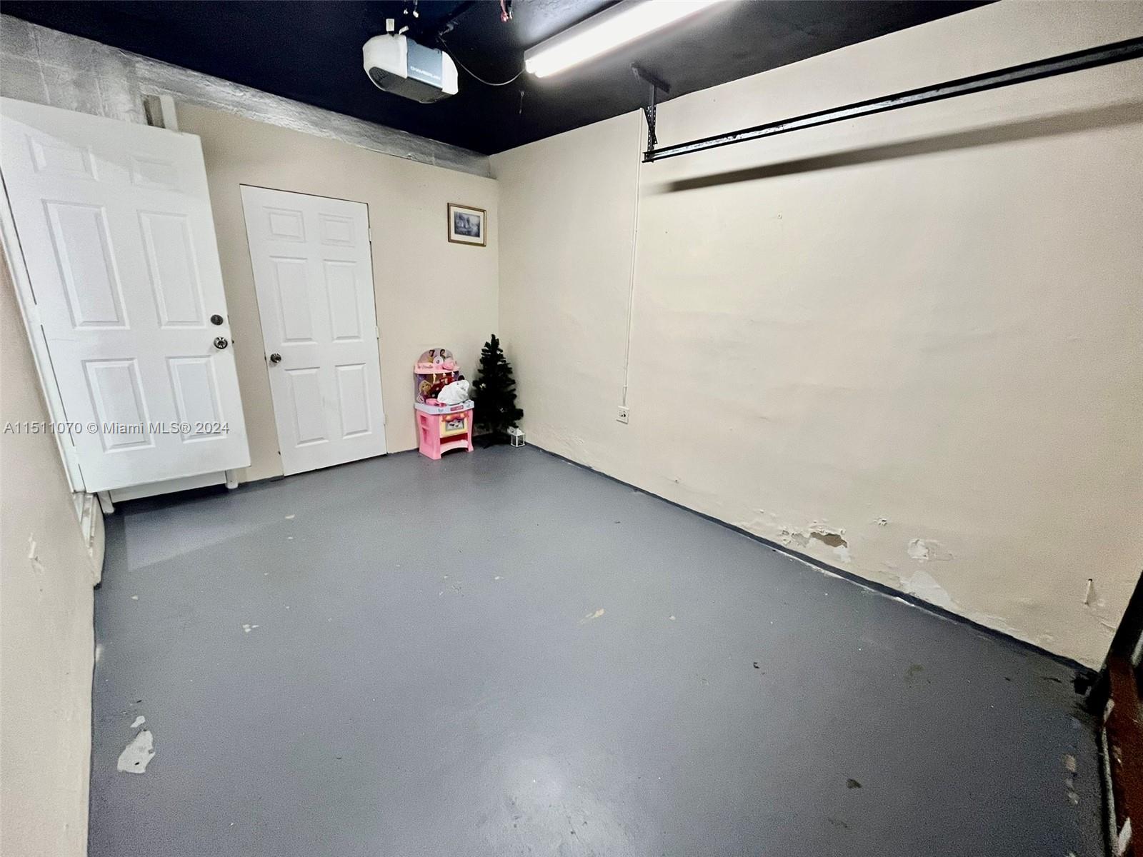 FAIRWAY ESTATES SEC SIX - Residential Lease