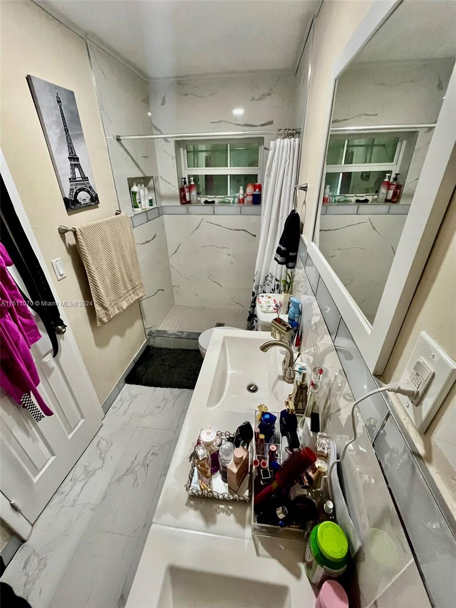 FAIRWAY ESTATES SEC SIX - Residential Lease