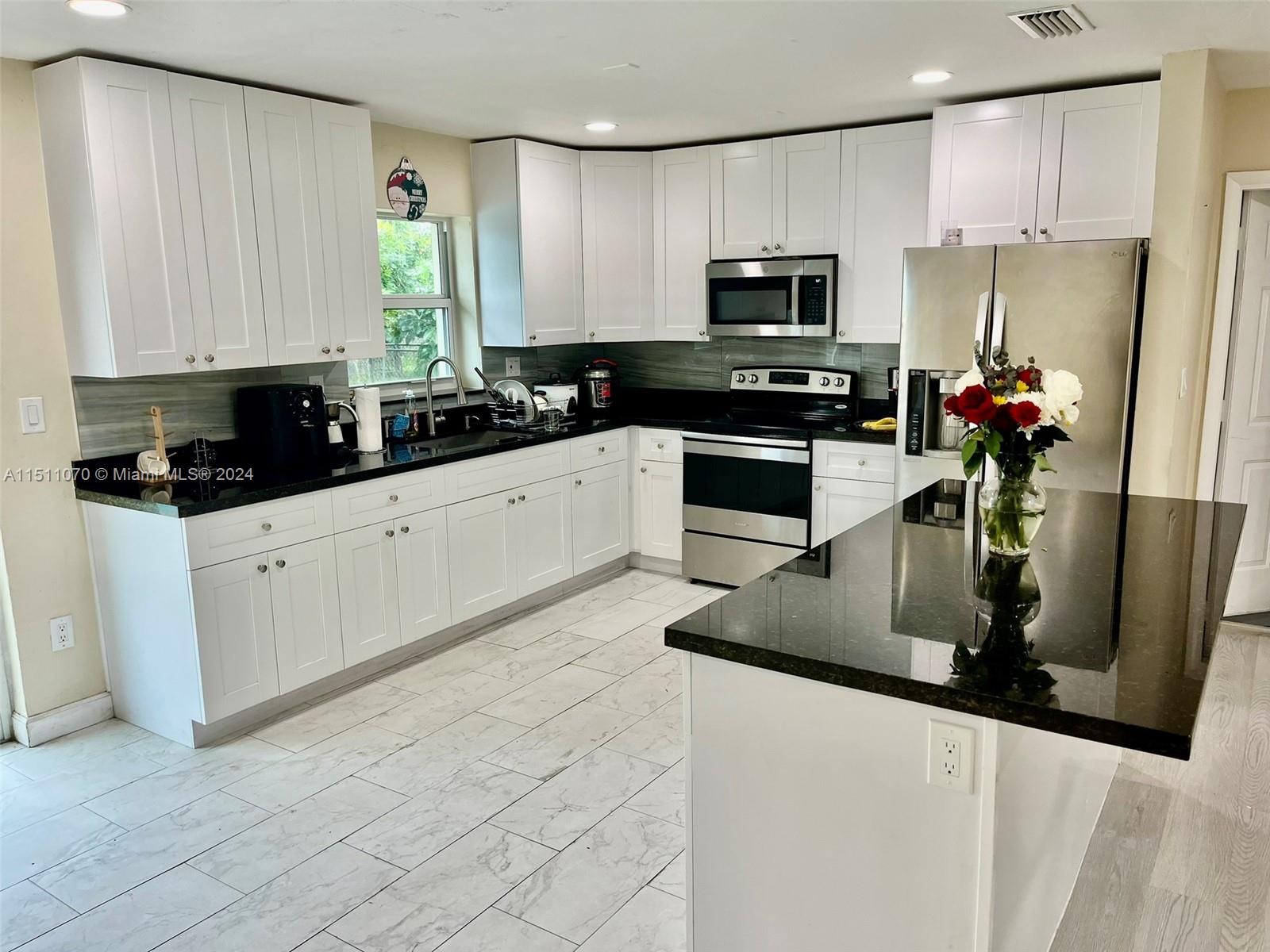FAIRWAY ESTATES SEC SIX - Residential Lease