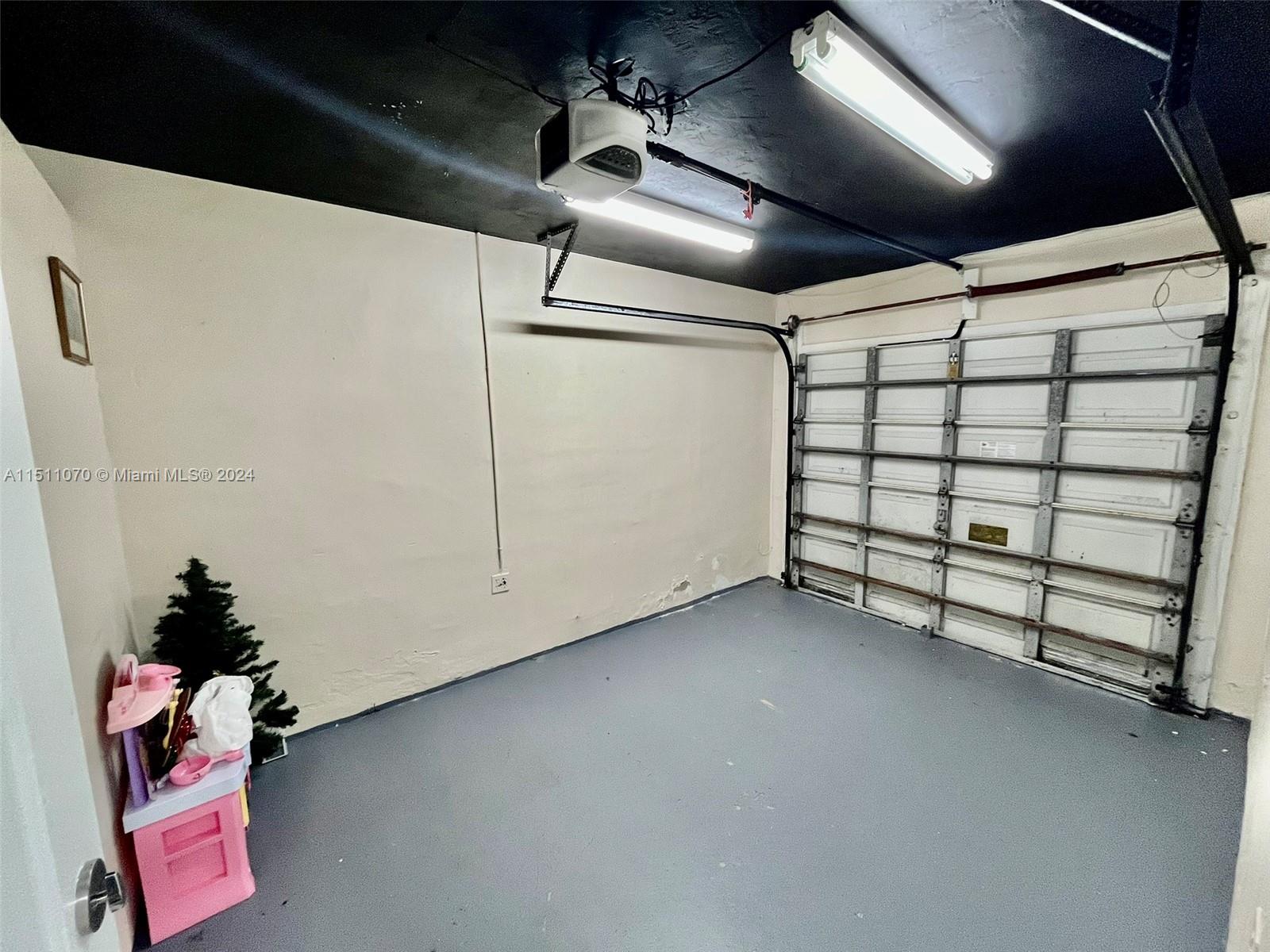 FAIRWAY ESTATES SEC SIX - Residential Lease