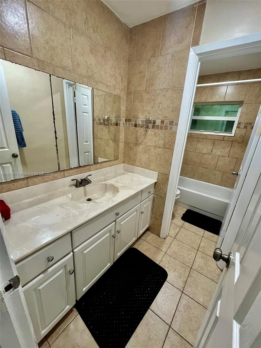 FAIRWAY ESTATES SEC SIX - Residential Lease