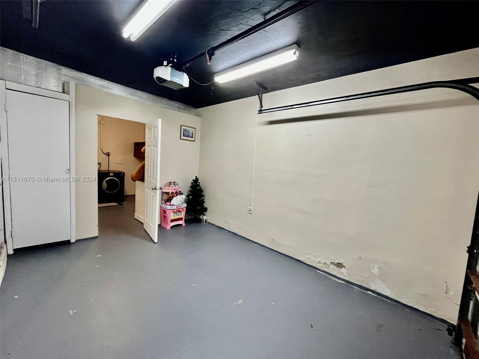 FAIRWAY ESTATES SEC SIX - Residential Lease