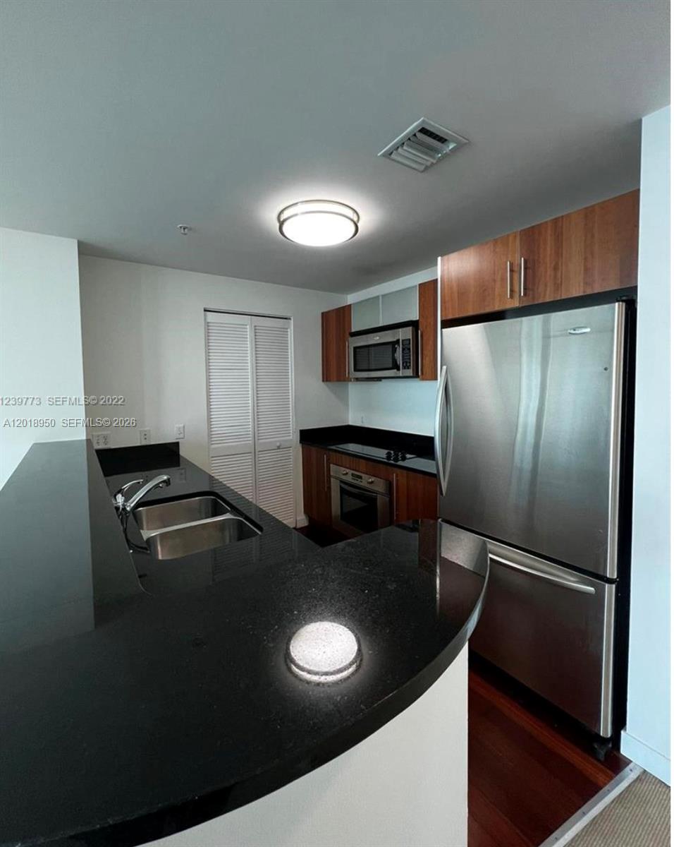 MET 1 CONDO - Residential