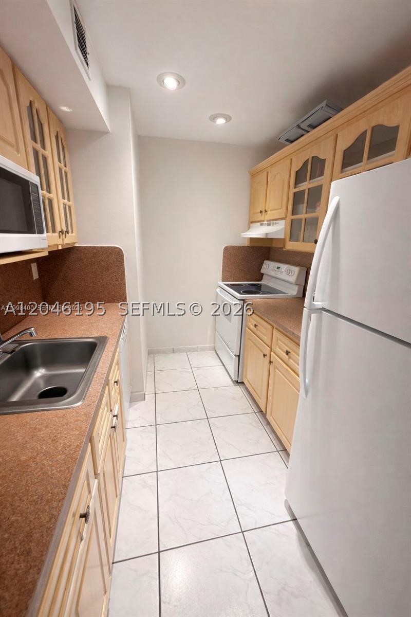 PINE TOWER CONDO - Residential