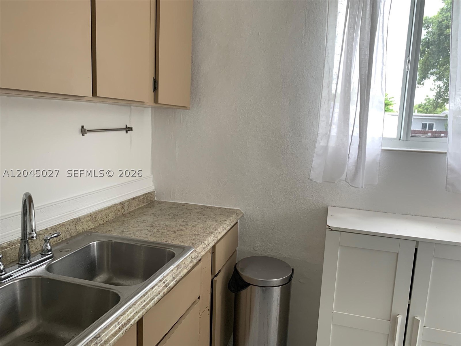 HOLLYWOOD PARK - Residential Lease