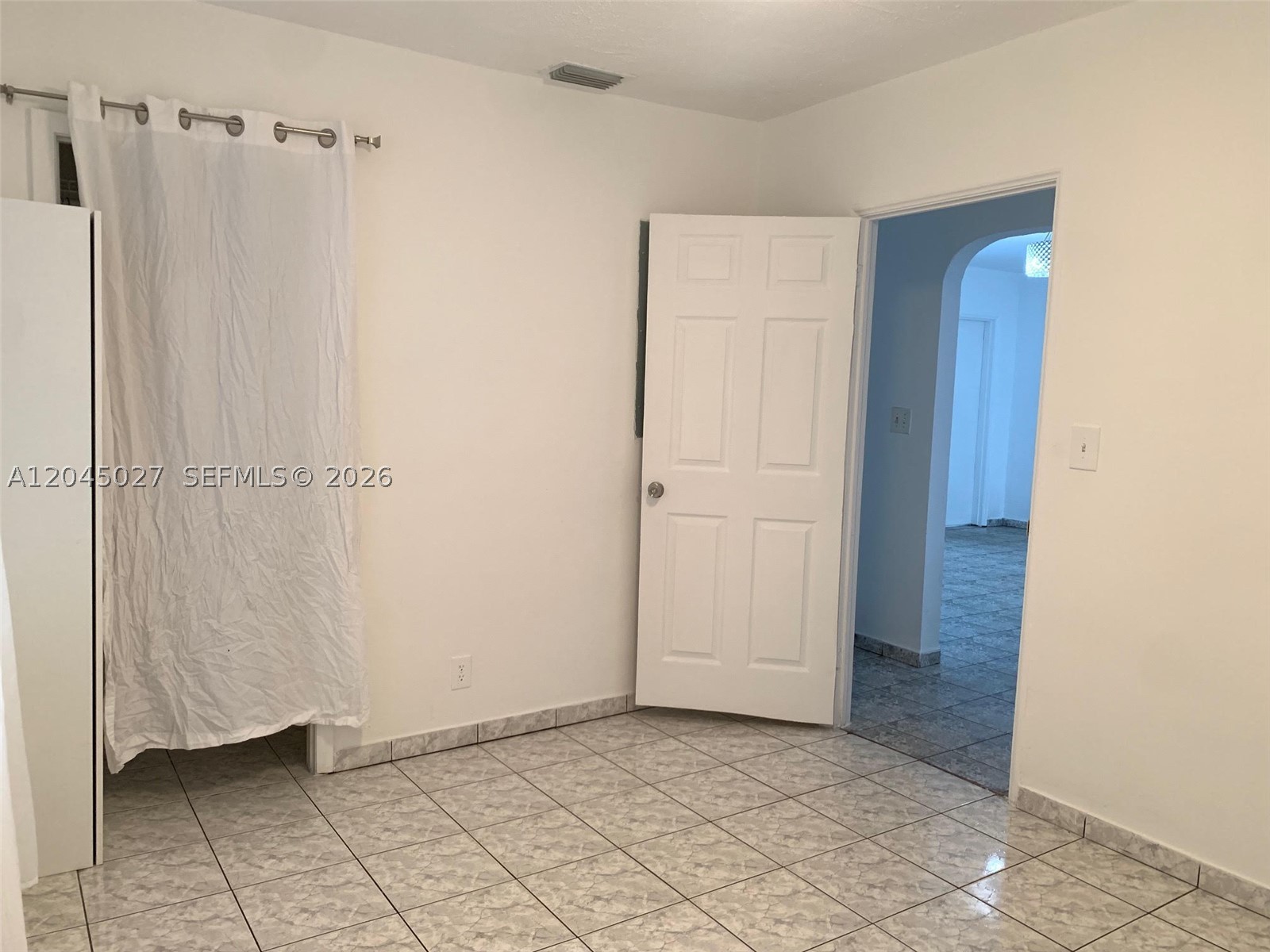 HOLLYWOOD PARK - Residential Lease