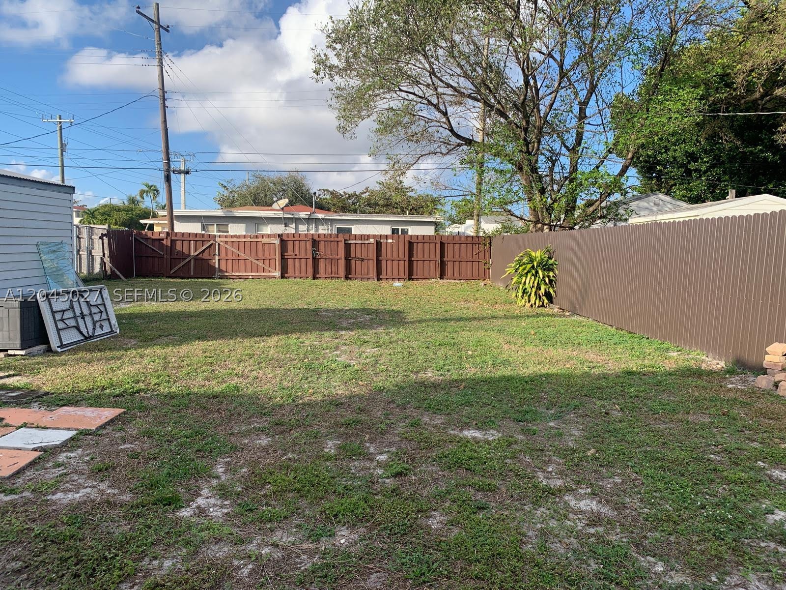 HOLLYWOOD PARK - Residential Lease