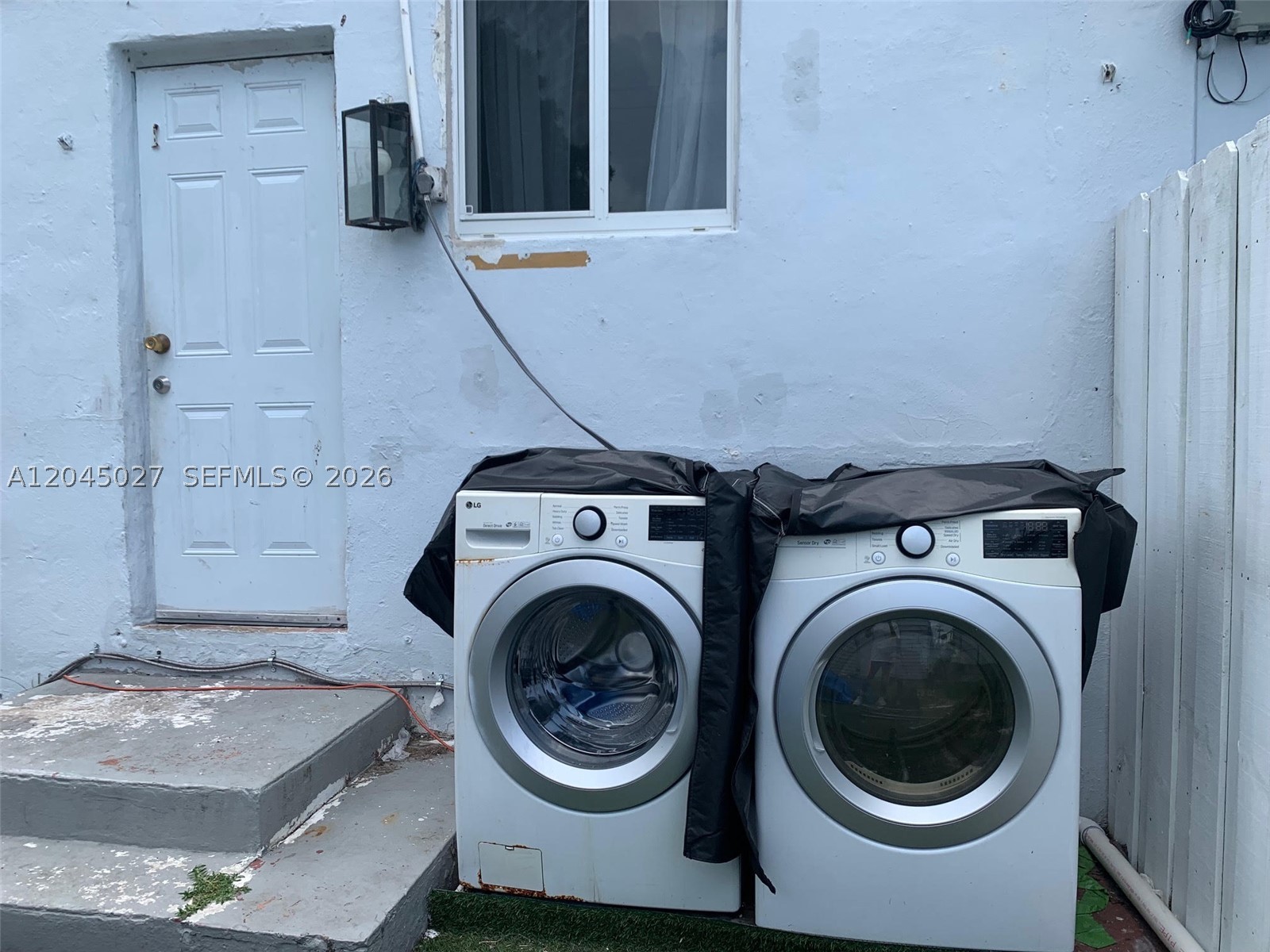 HOLLYWOOD PARK - Residential Lease