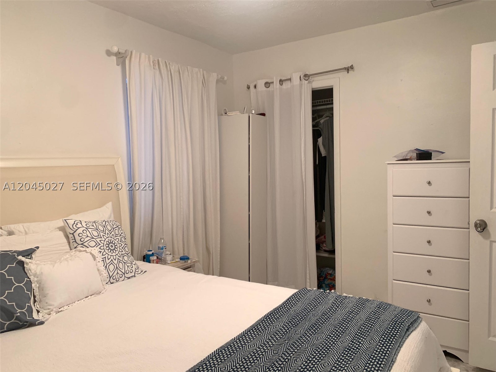 HOLLYWOOD PARK - Residential Lease