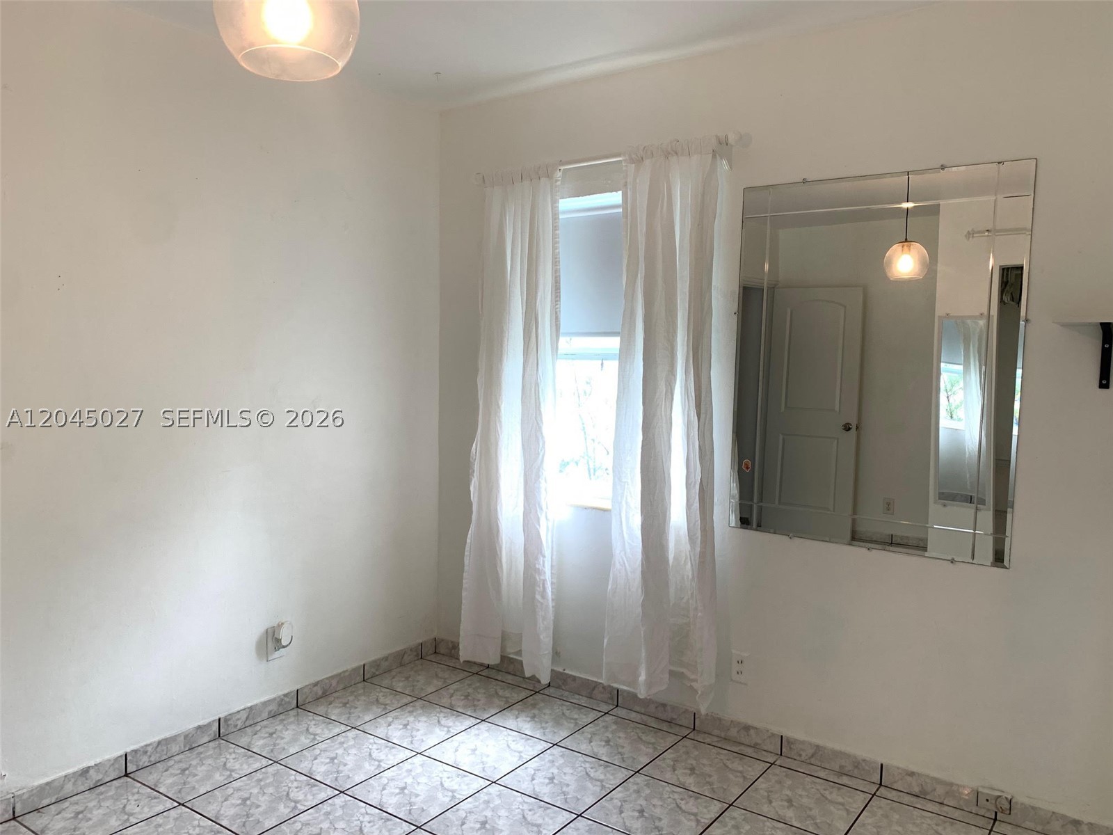 HOLLYWOOD PARK - Residential Lease