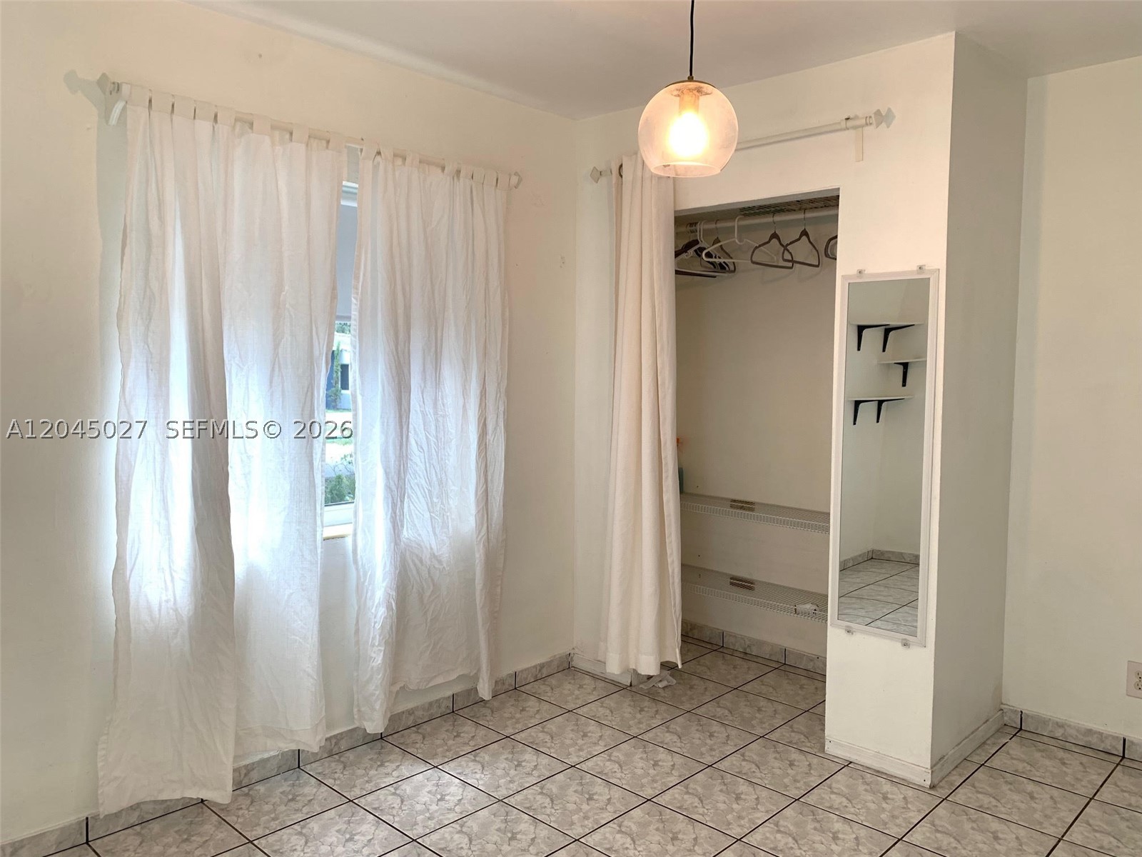 HOLLYWOOD PARK - Residential Lease