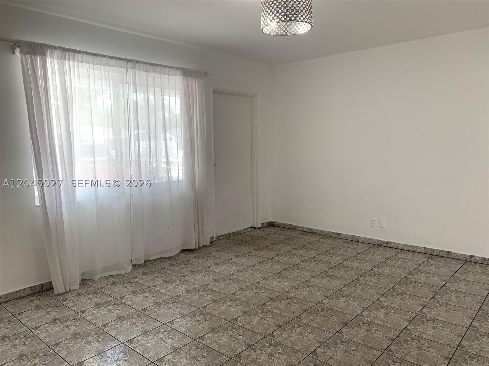 HOLLYWOOD PARK - Residential Lease