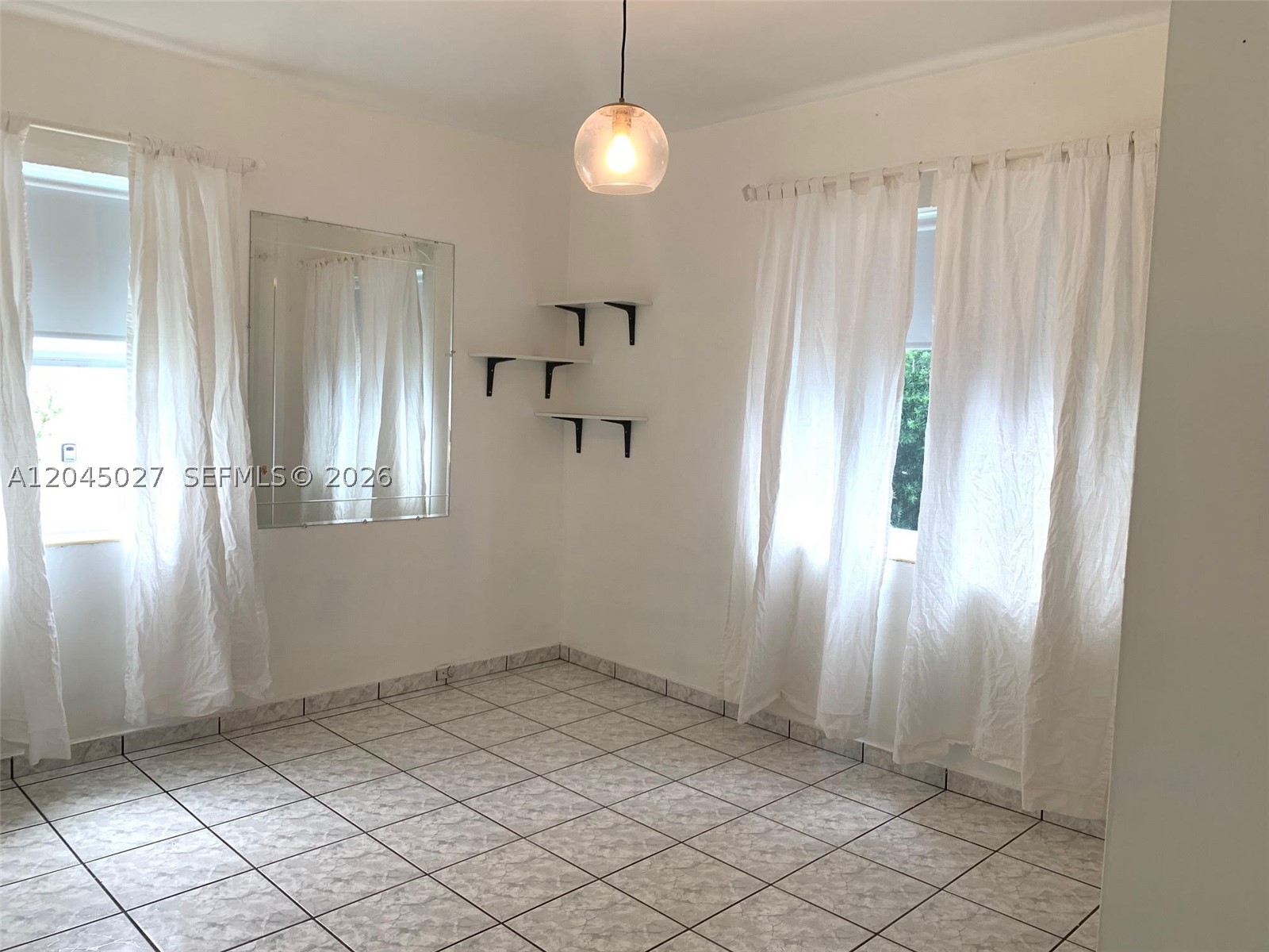 HOLLYWOOD PARK - Residential Lease