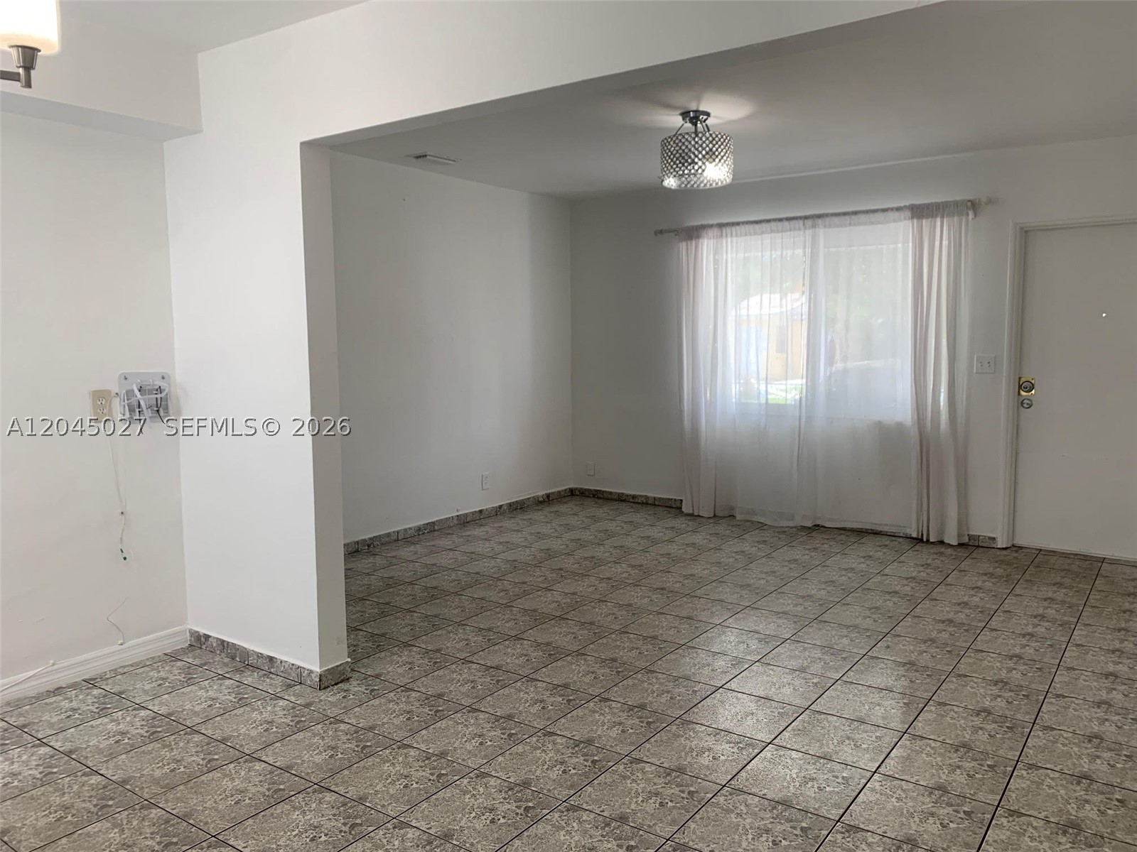 HOLLYWOOD PARK - Residential Lease