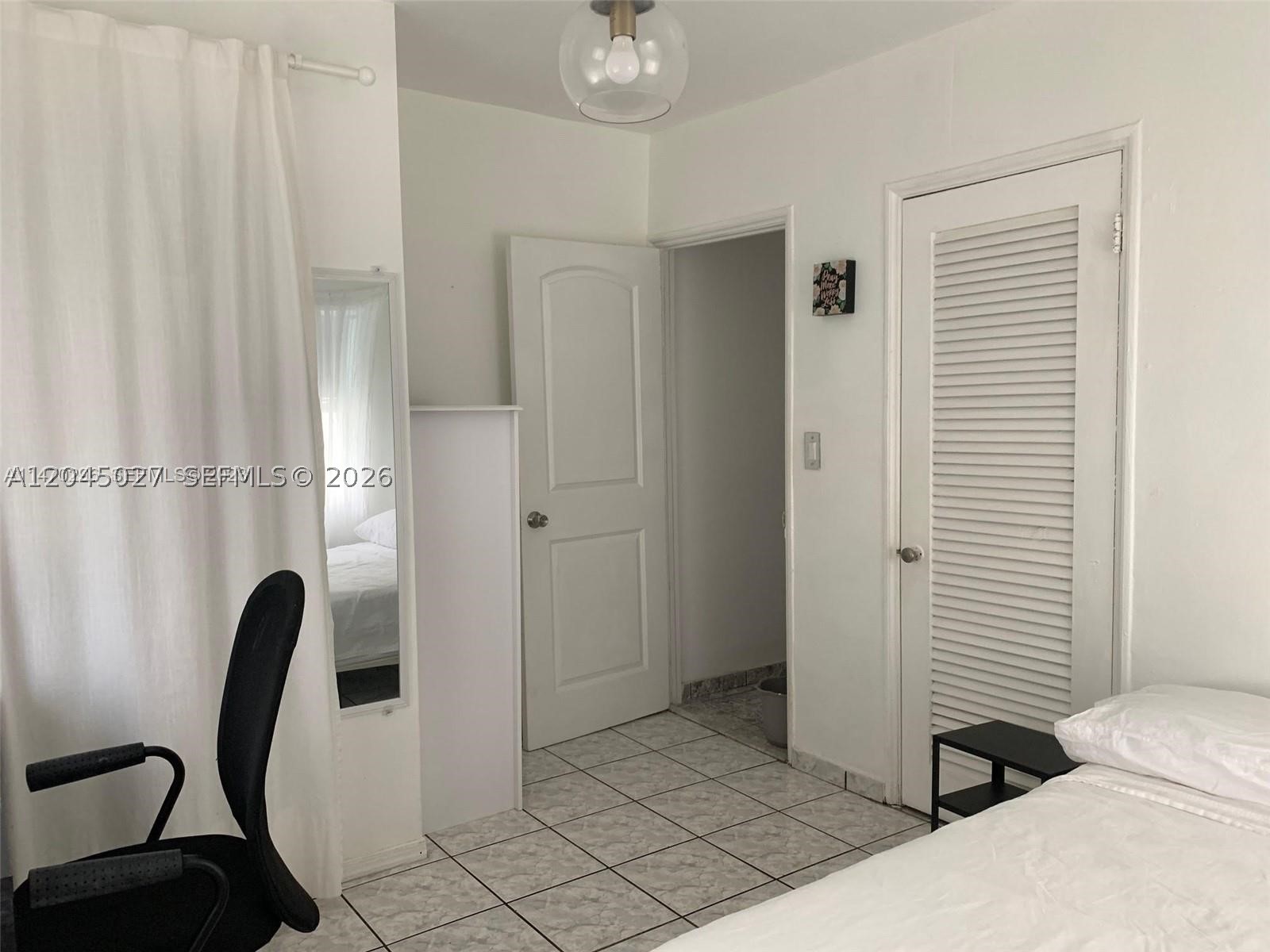 HOLLYWOOD PARK - Residential Lease