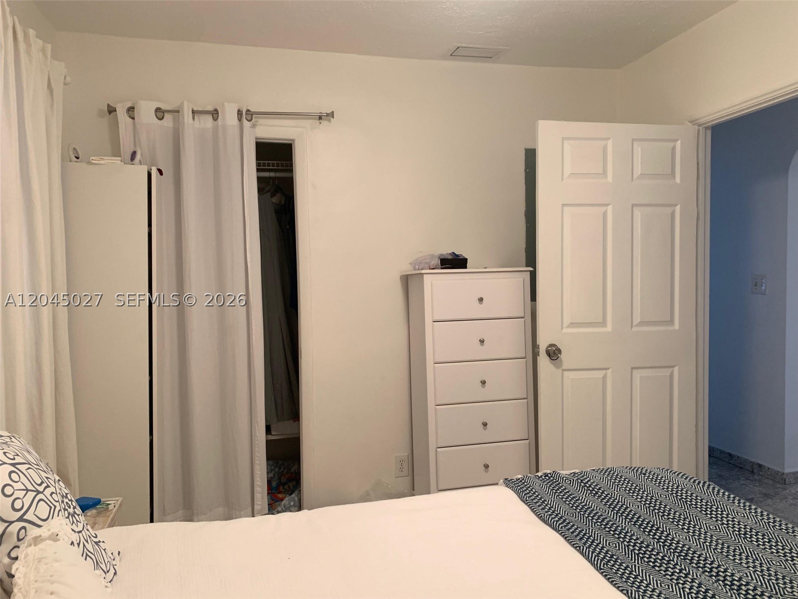 HOLLYWOOD PARK - Residential Lease