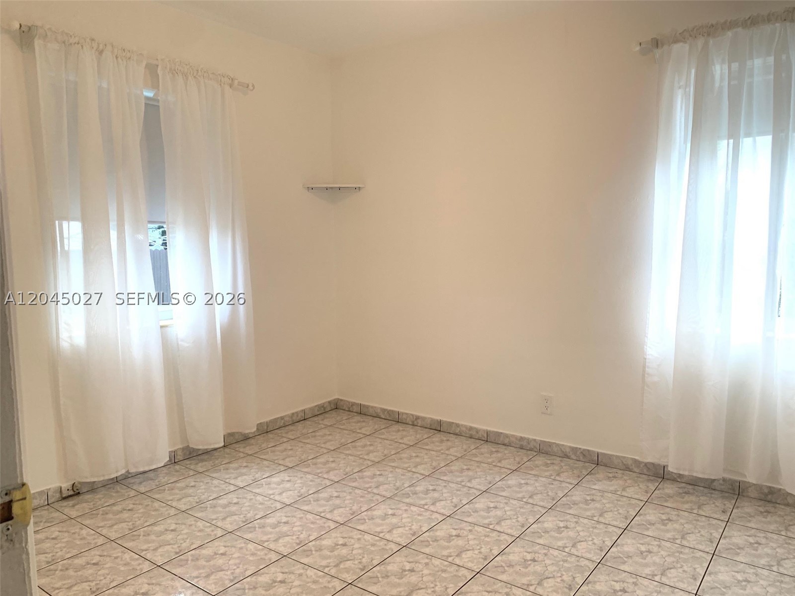 HOLLYWOOD PARK - Residential Lease