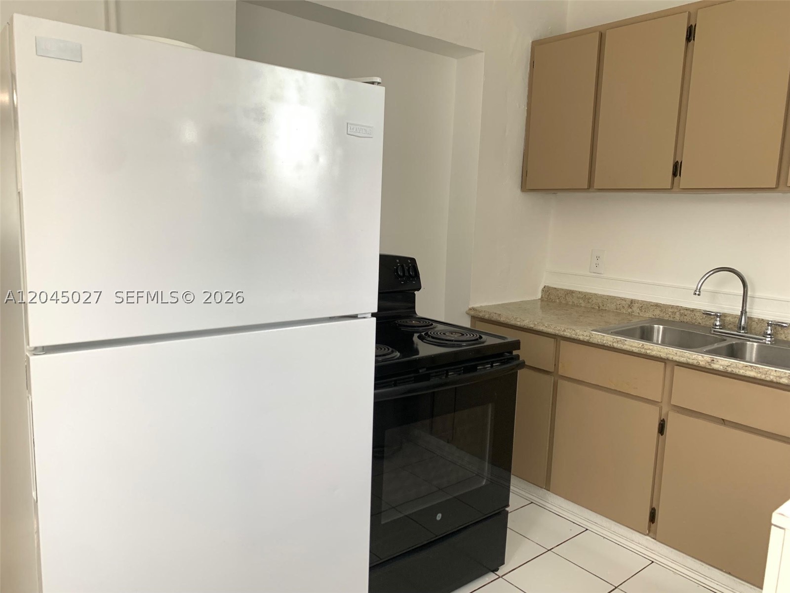 HOLLYWOOD PARK - Residential Lease