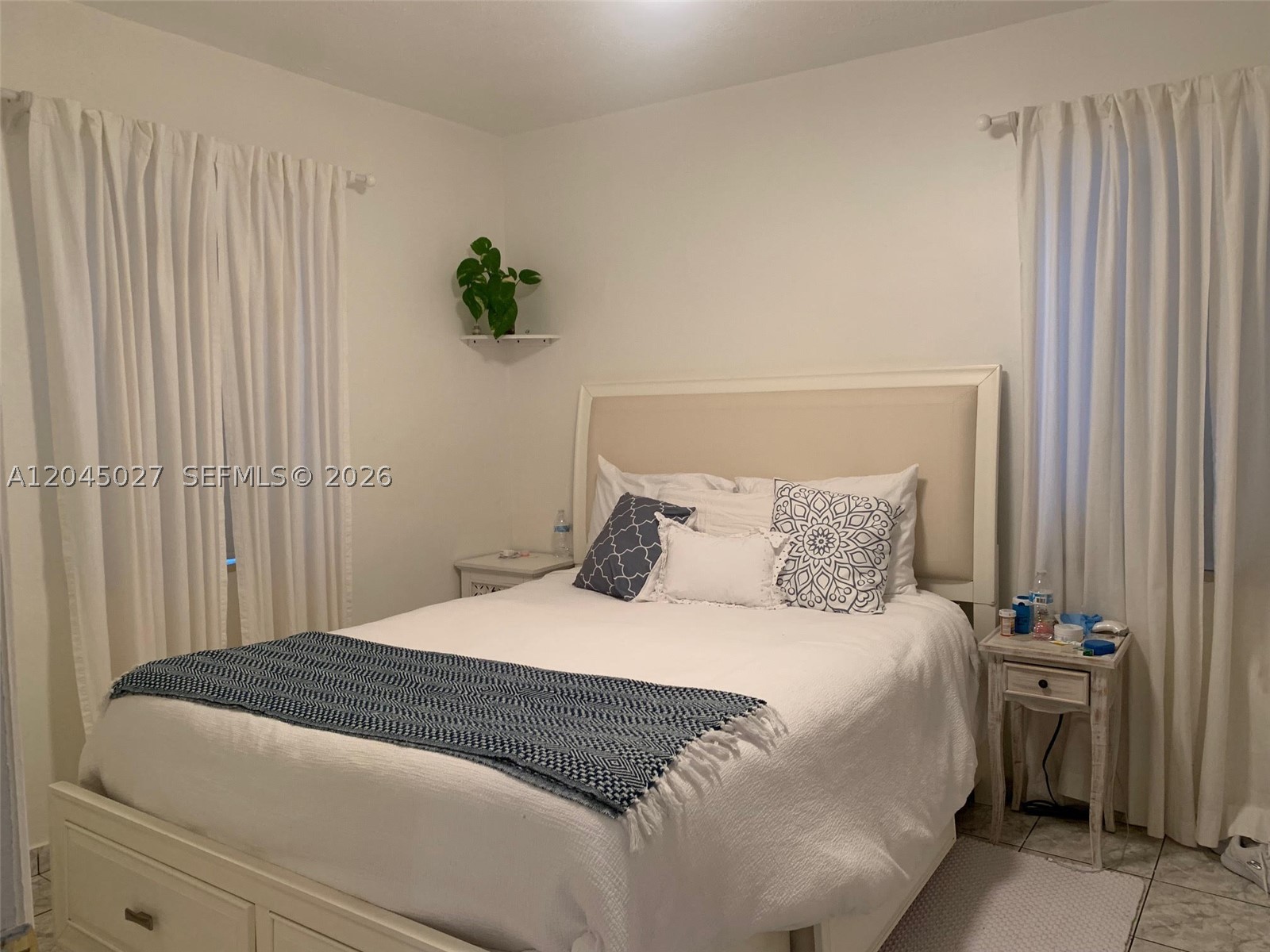 HOLLYWOOD PARK - Residential Lease