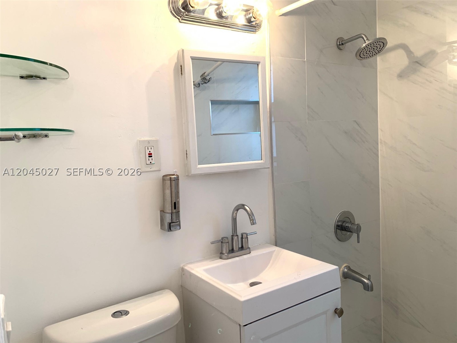 HOLLYWOOD PARK - Residential Lease