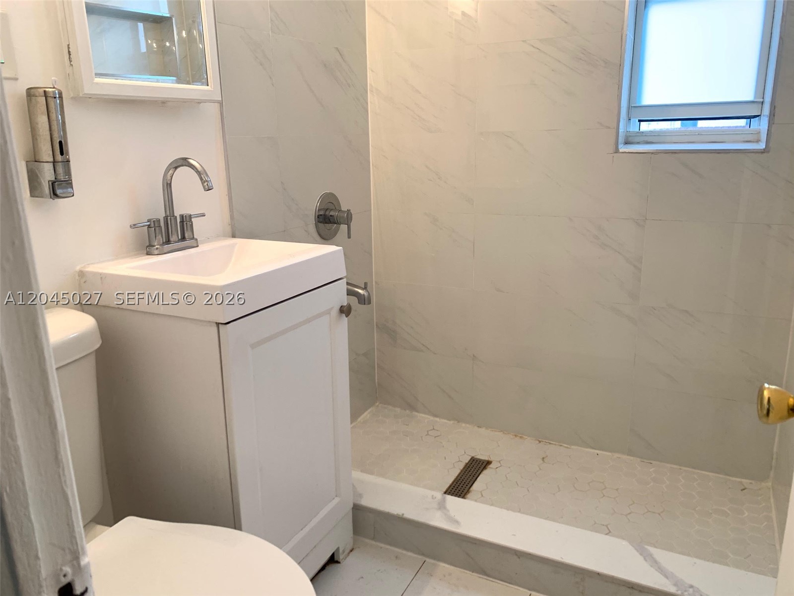 HOLLYWOOD PARK - Residential Lease
