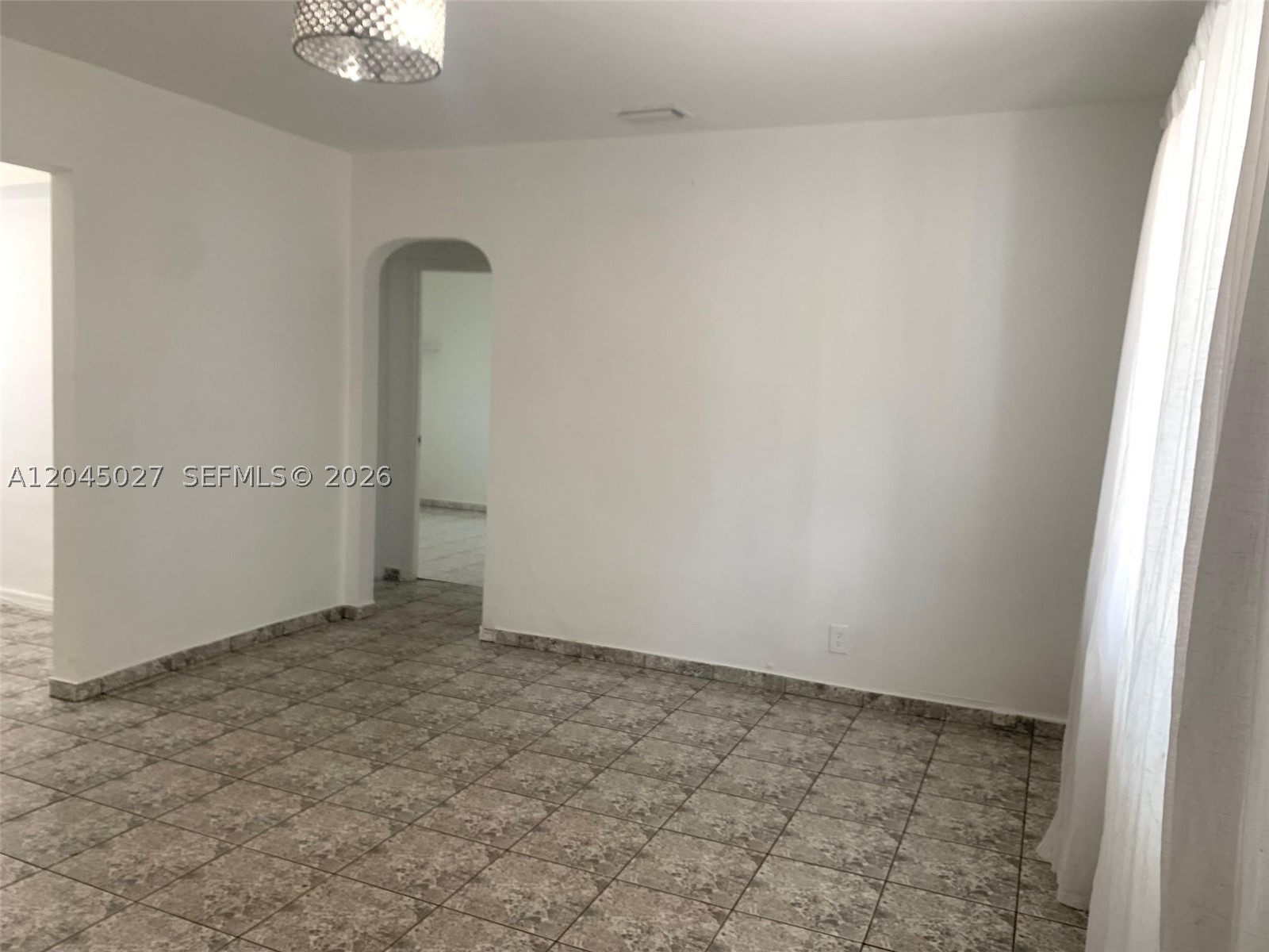 HOLLYWOOD PARK - Residential Lease