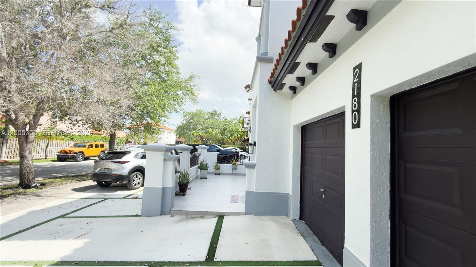 A B AT TAMIAMI TRAIL PHAS - Residential
