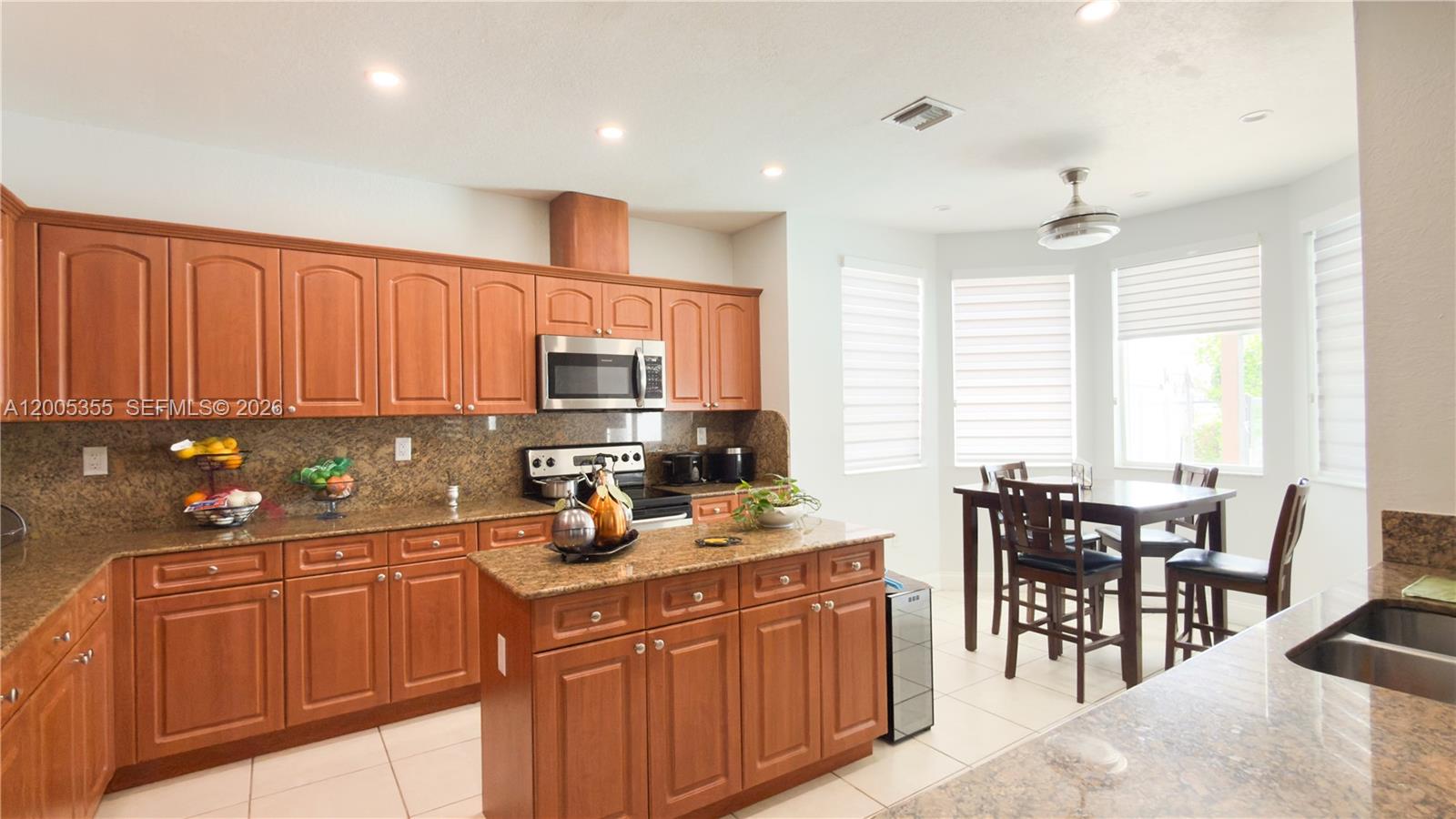 A B AT TAMIAMI TRAIL PHAS - Residential